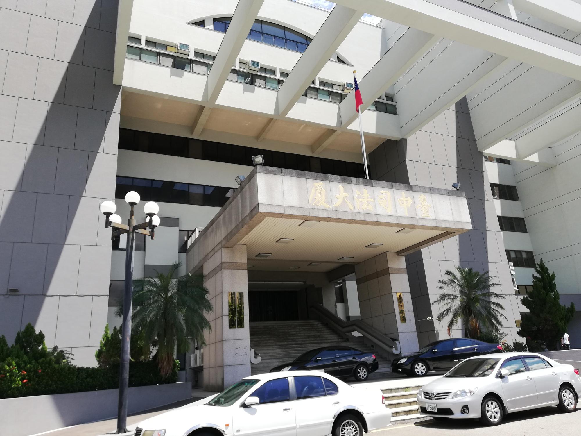 台中地院法官判處李女妨害秘密罪2個月徒刑。(資料照片)
