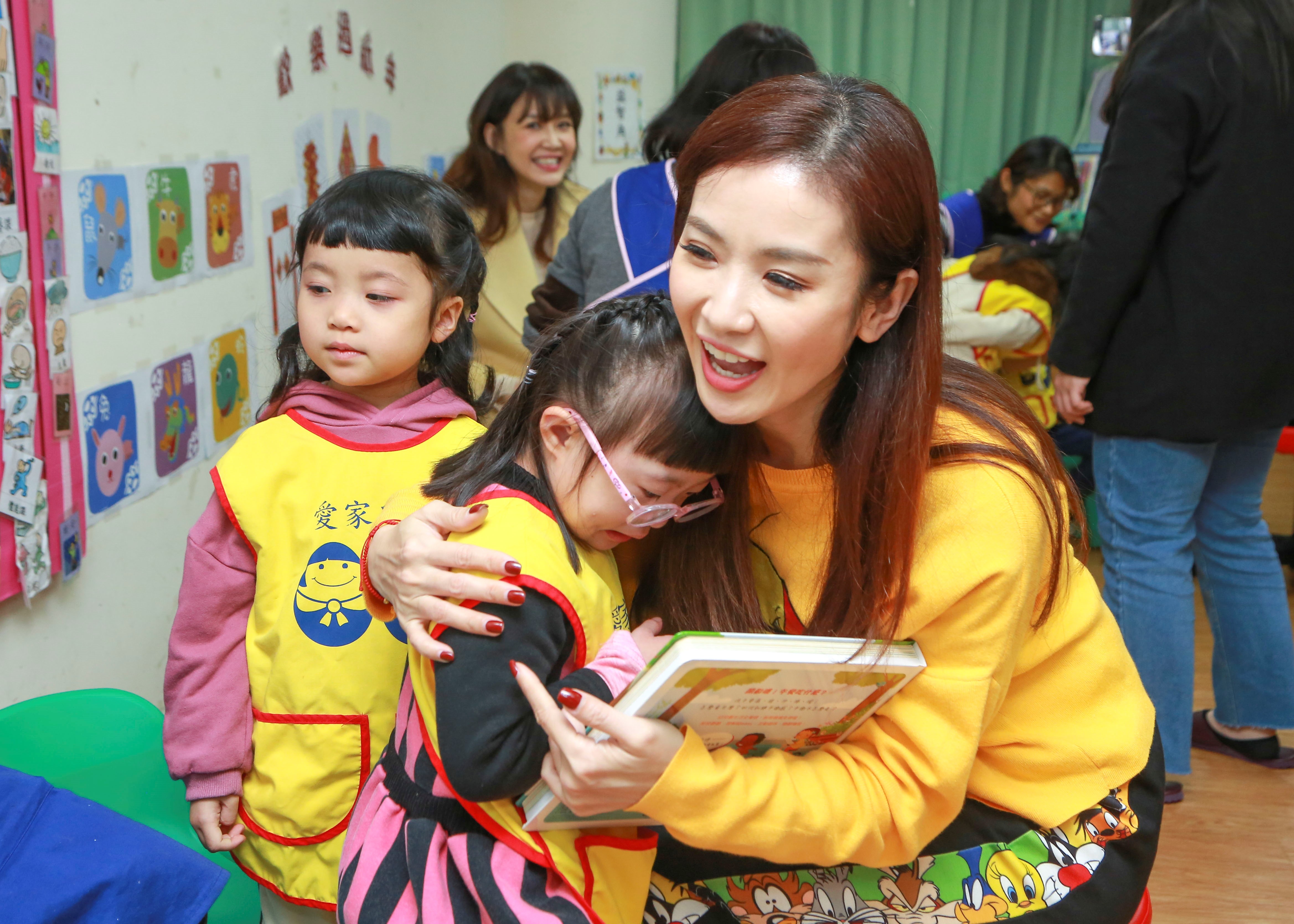 陳小菁雖然育有一個8歲女兒，卻自認仍在學習如何當位好媽媽。（三立提供）
