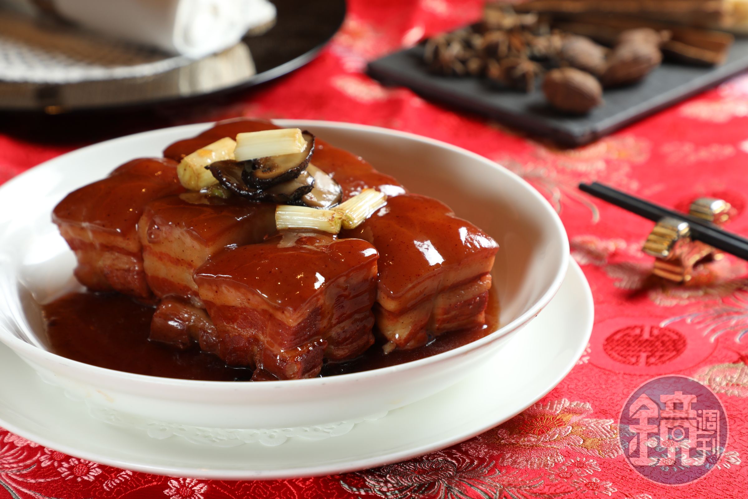 油亮亮的「西華東坡肉」軟嫩入味。（880元／份）