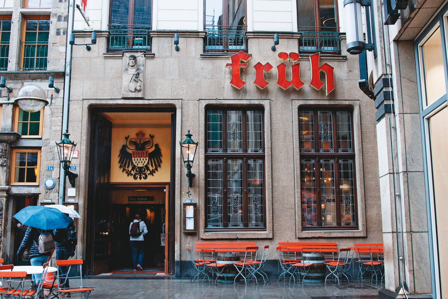 科隆大教堂旁的「Früh am Dom」，是當地著名啤酒廠開設的餐館。