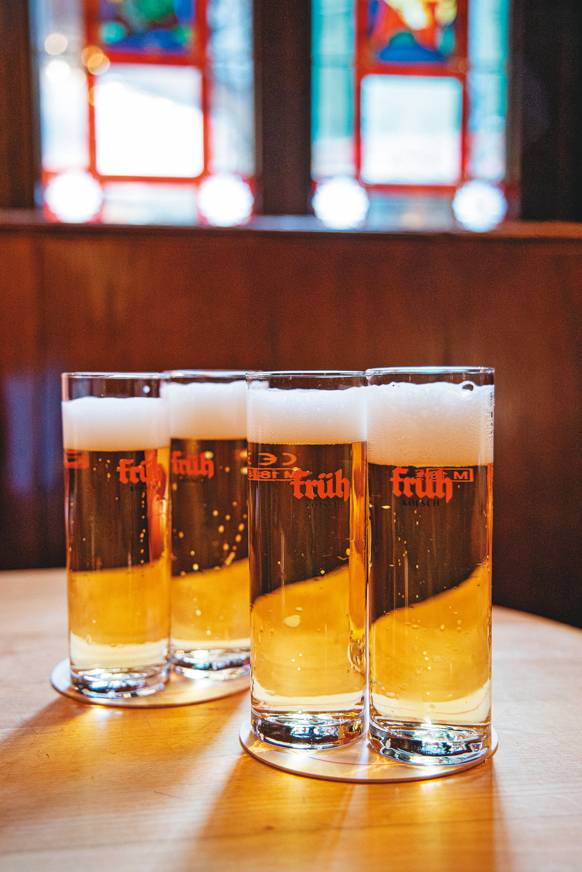 品嘗「科隆啤酒（Früh Kölsch）」必須使用只有200ml細尖啤酒杯。（1.9歐元／杯，約NT$66）