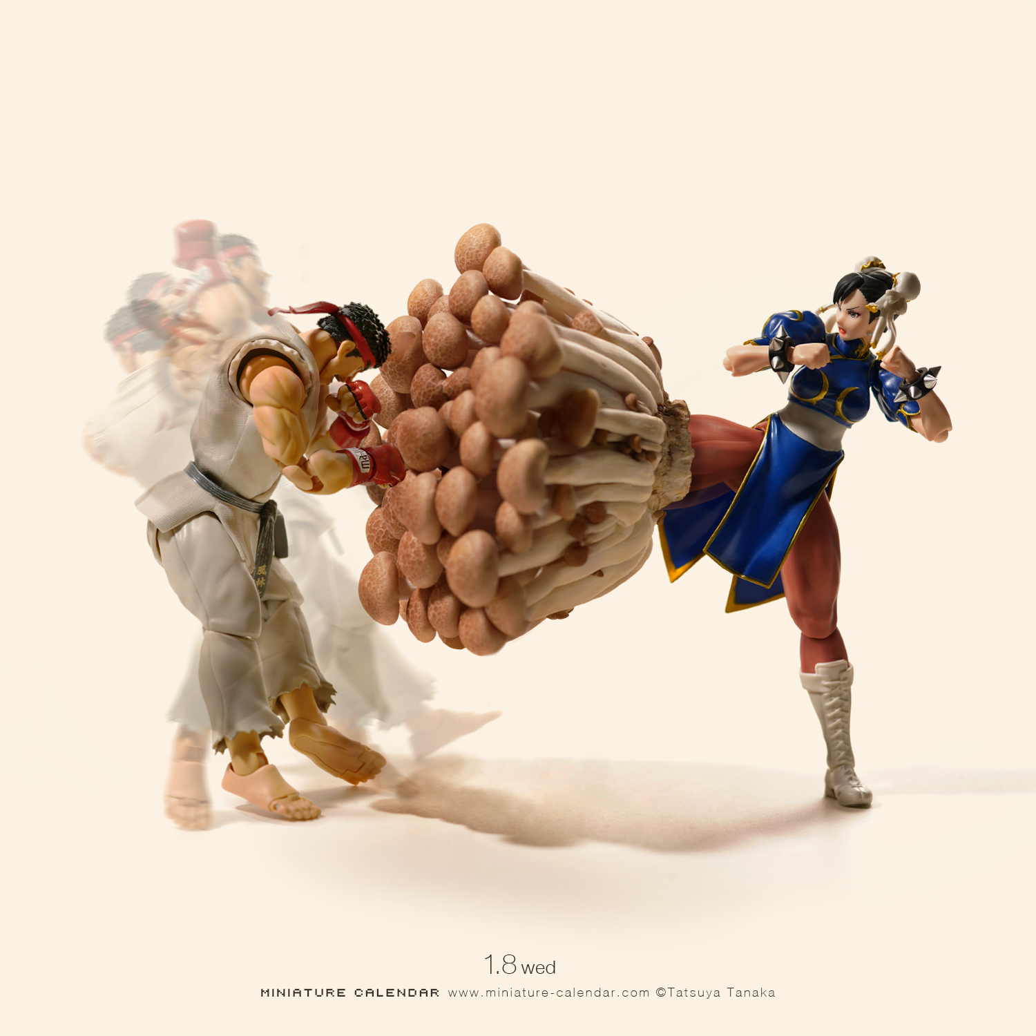 「微型之神」田中達也用蕈菇重現春麗的百烈腳。（翻攝自MINIATURE CALENDAR）