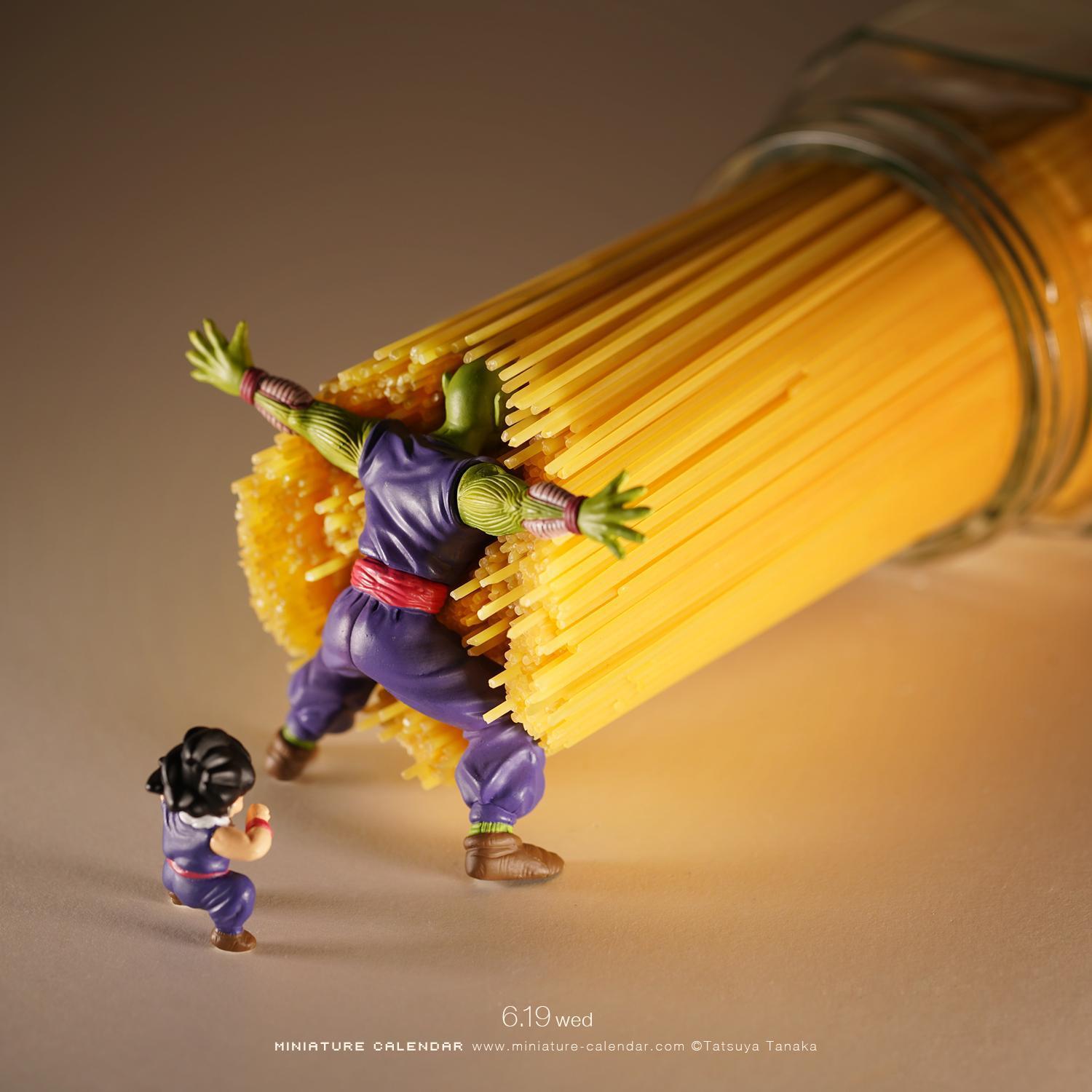 比克替悟飯擋下義大利麵氣功砲。（翻攝自MINIATURE CALENDAR）