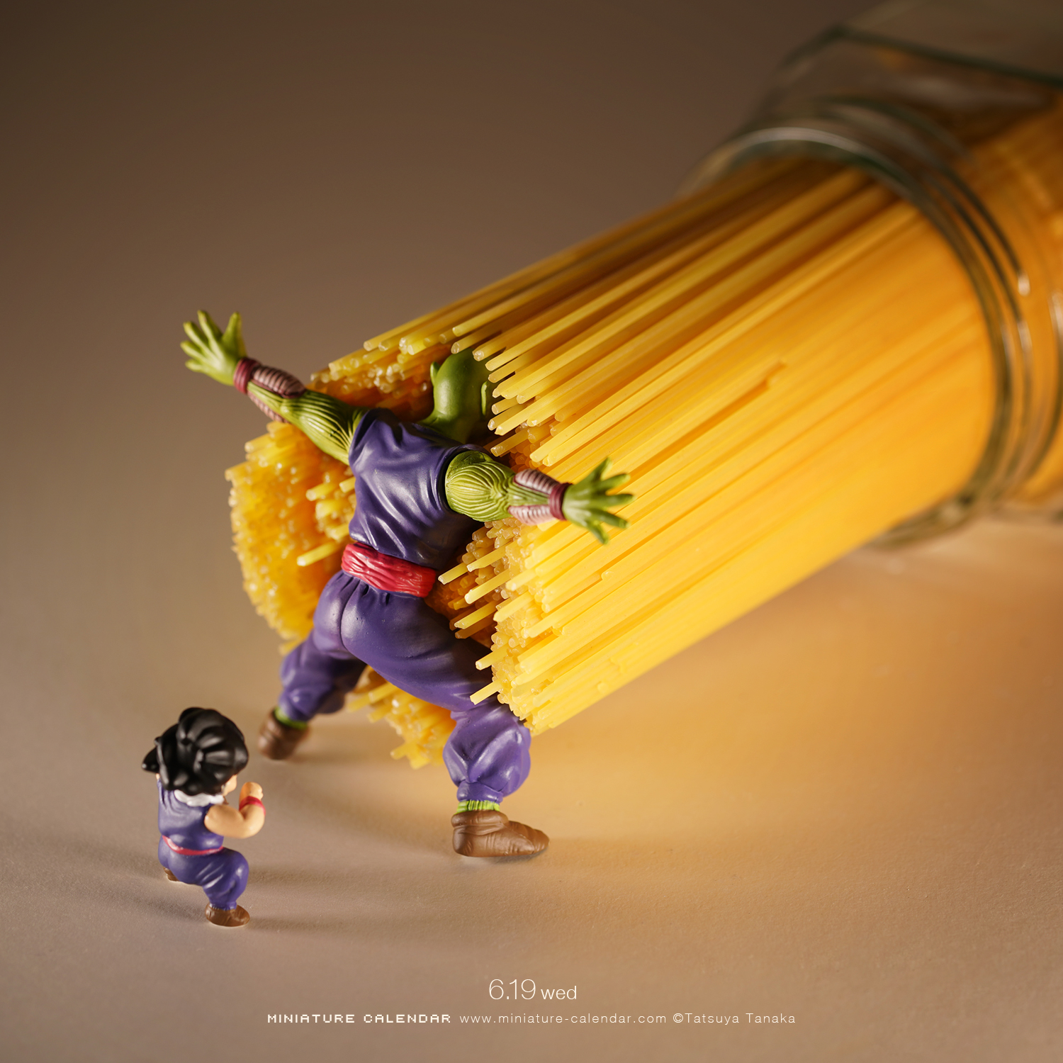 比克替悟飯擋下義大利麵氣功砲。（翻攝自MINIATURE CALENDAR）