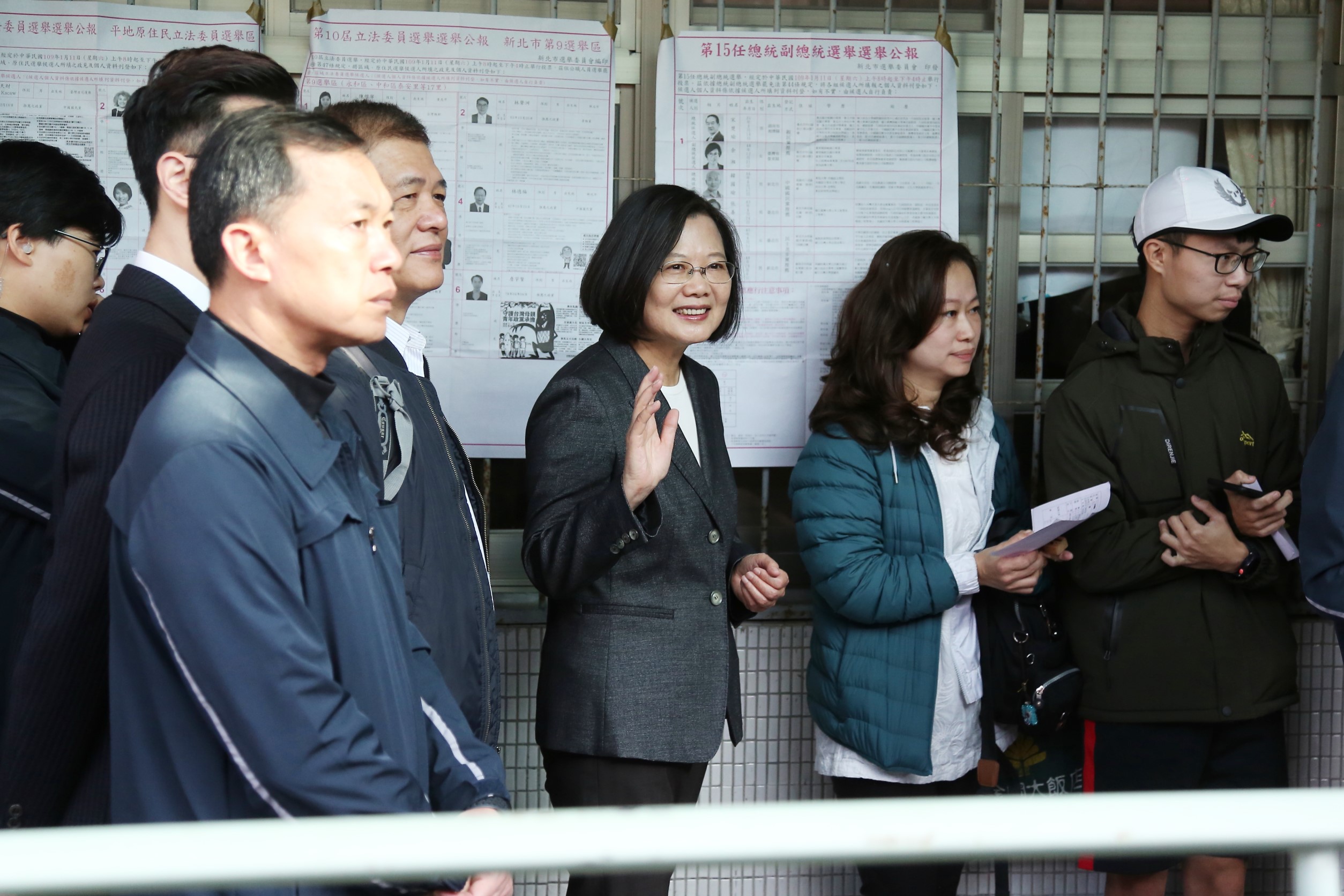 蔡英文早上現身永和投下神聖一票。