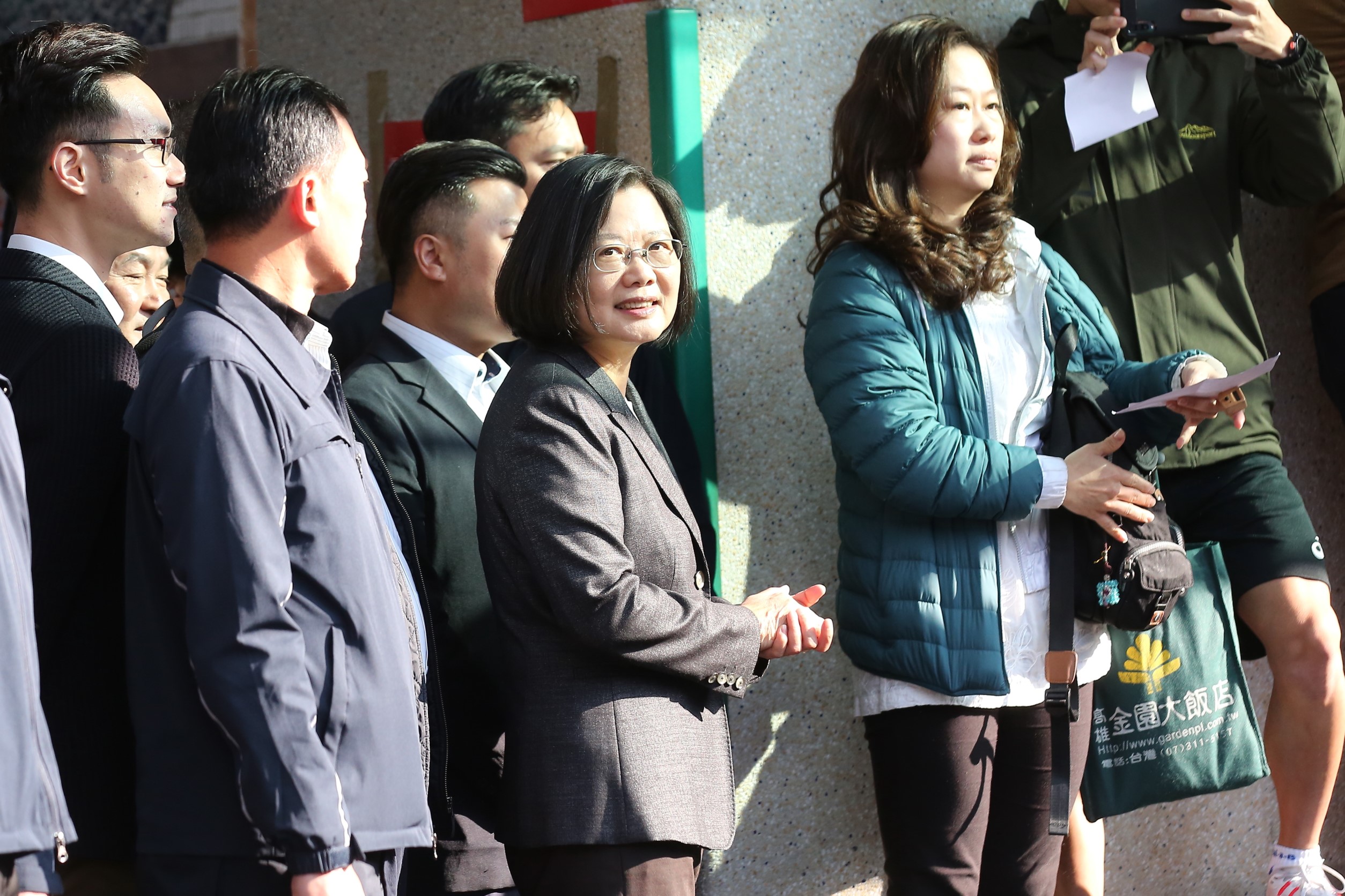 《NHK》今（11日）中午過後在中國報導台灣大選的投票新聞，總統蔡英文出現時畫面卻突然中斷。