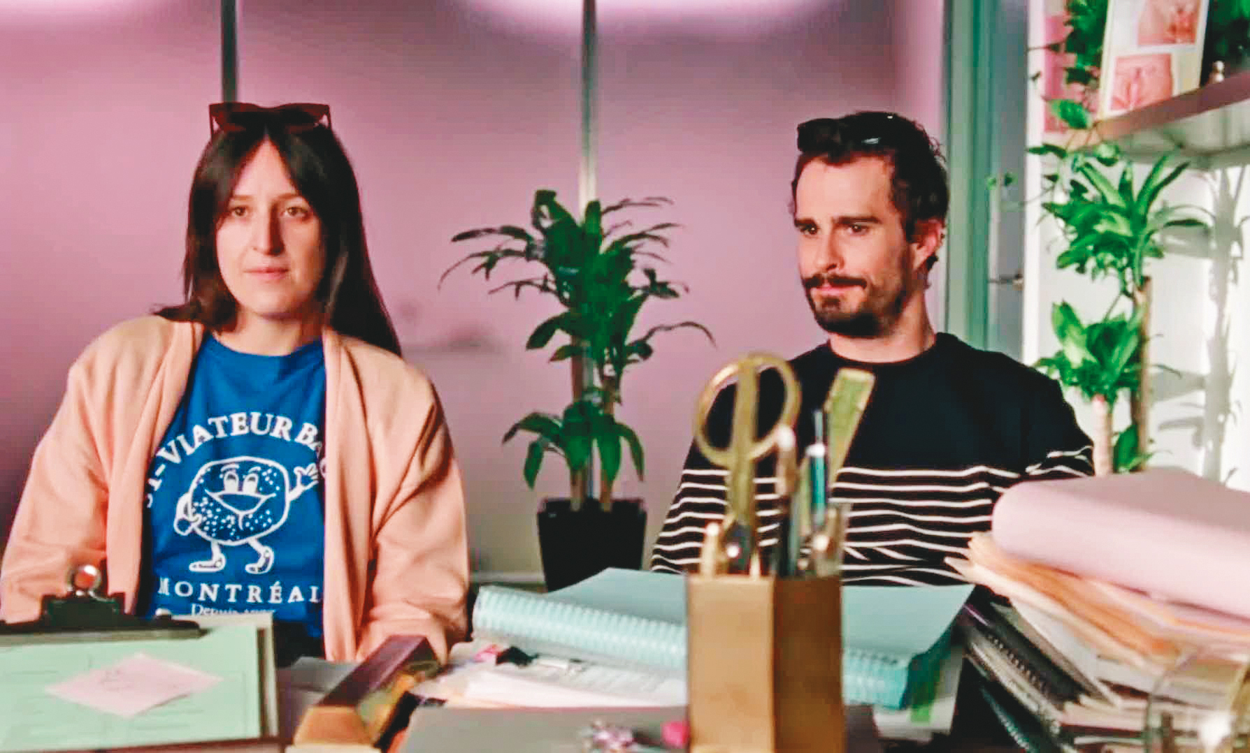 有著誇張嘈雜的黑色幽默，妹妹對哥哥的嫉妒、害怕孤獨等心態，電影本身雖是喜劇，卻也形塑出莫大的壓力。（亮點國際提供）