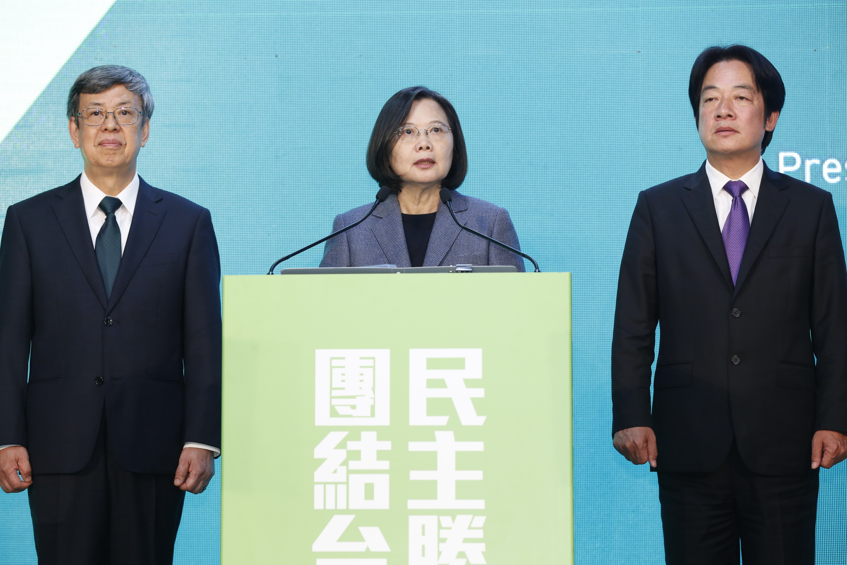 民進黨總統、副總統候選人蔡英文、賴清德得票突破800萬票,成為民選總統史上最高票。