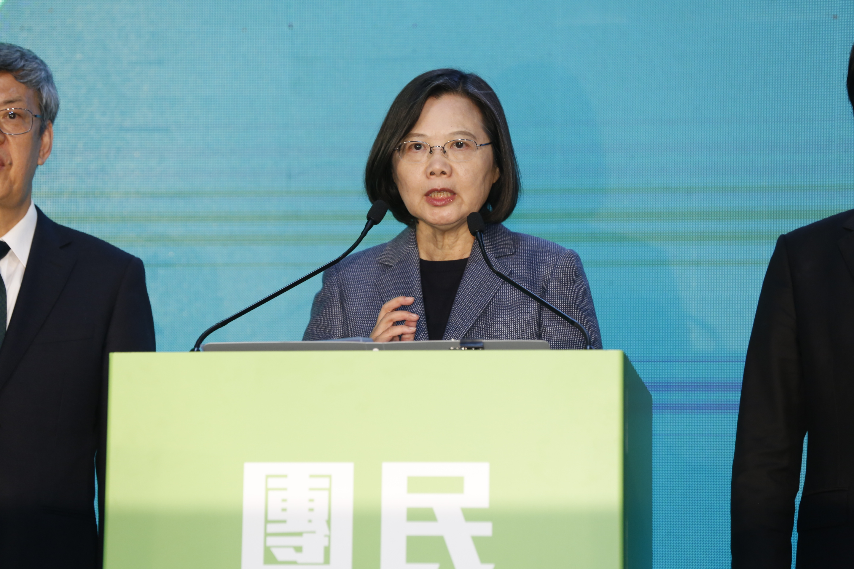 成功連任的總統蔡英文稍早也於國際記者會發表勝選感言。