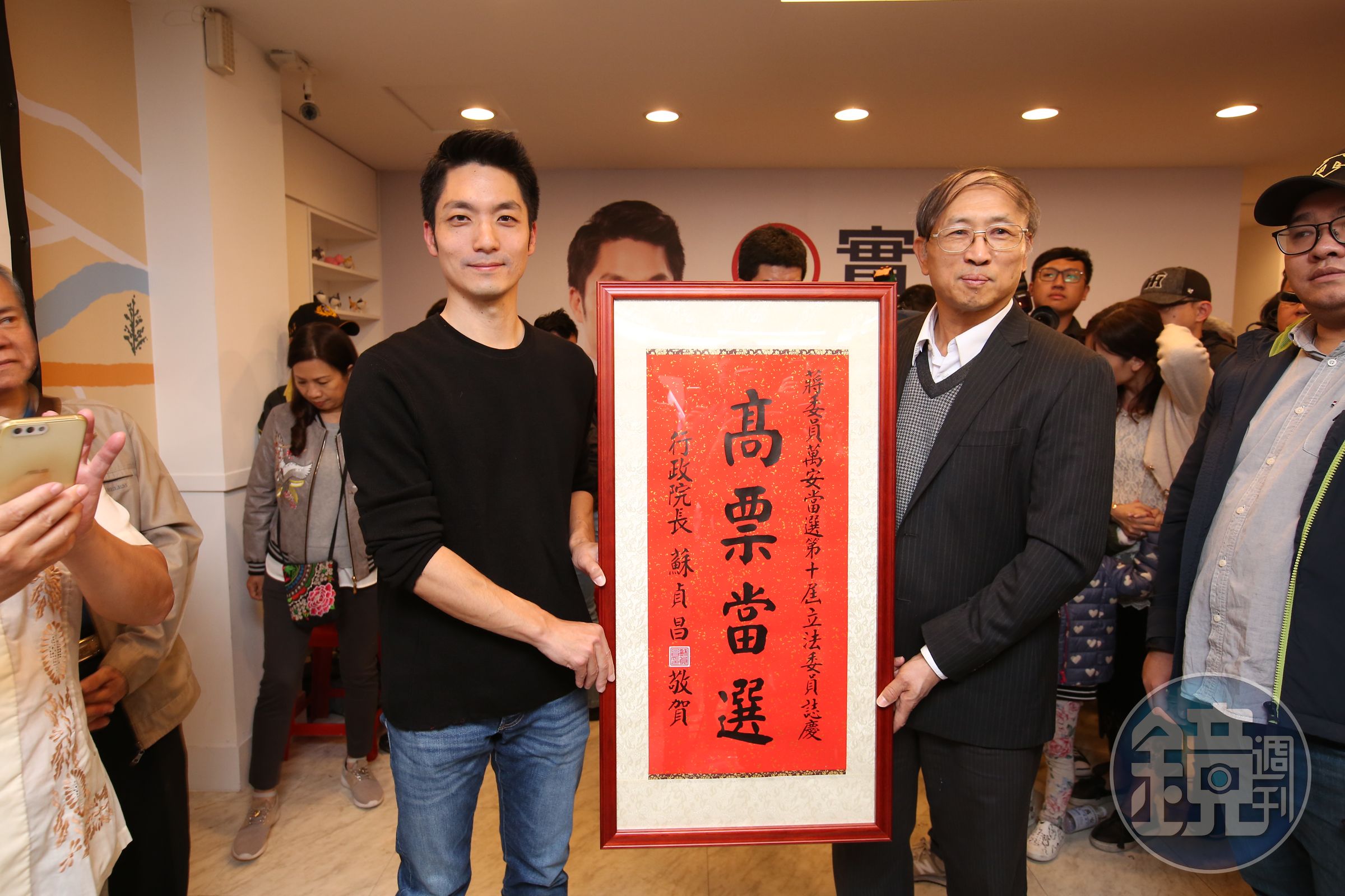 台北市指標選區中山、北松山打出「雙帥對決」，最後蔣萬安以112,784票勝選。