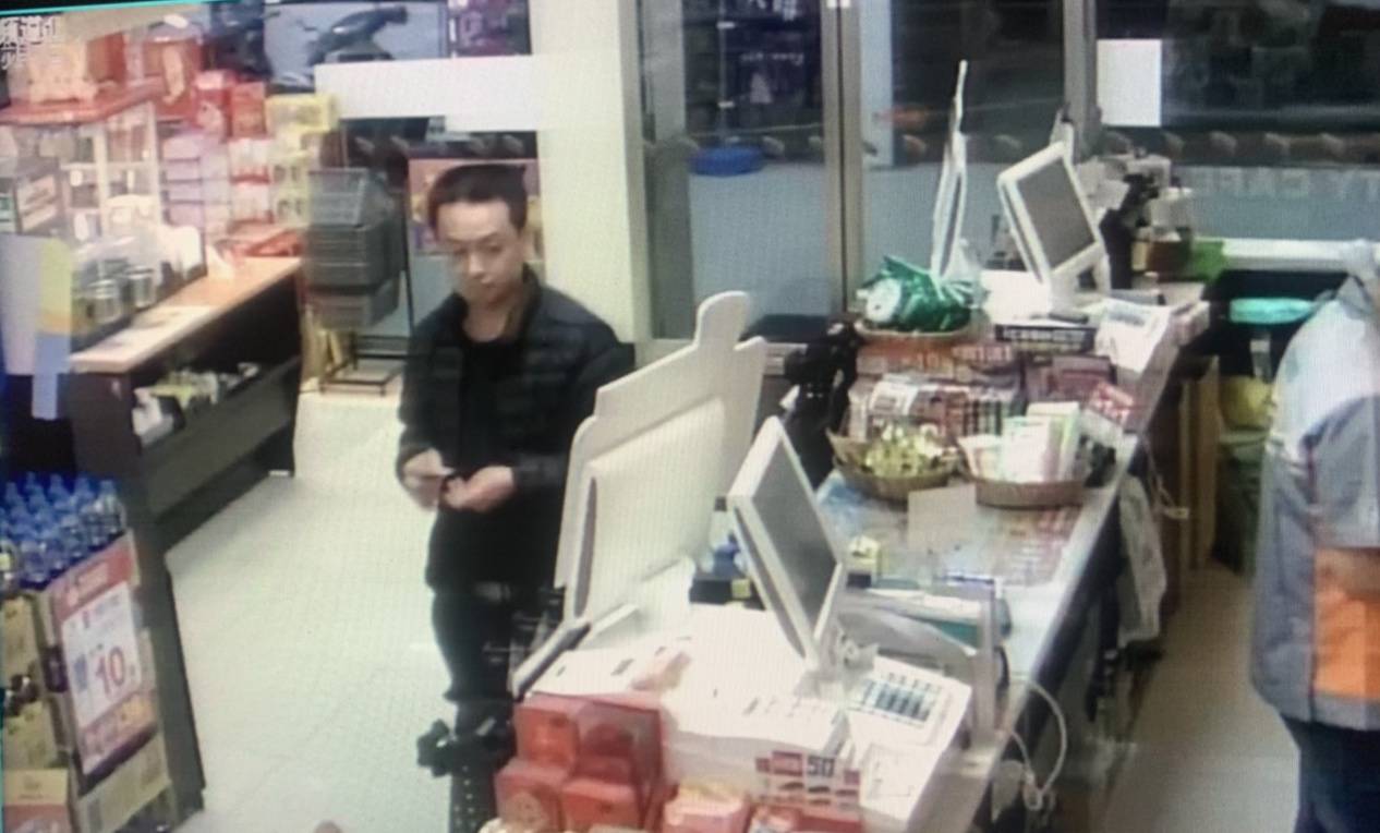 林嫌殺害鄧姓女華僑後，前往基隆山區棄屍。（翻攝畫面）