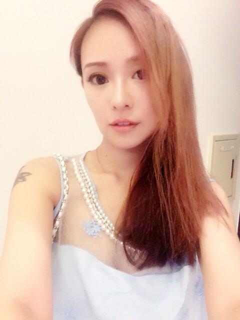 丁小芹曾經因收了錢卻遲不發貨,被Makiyo和其姐開直播討債,後來還是把錢退回給對方。(翻攝丁小芹臉書)