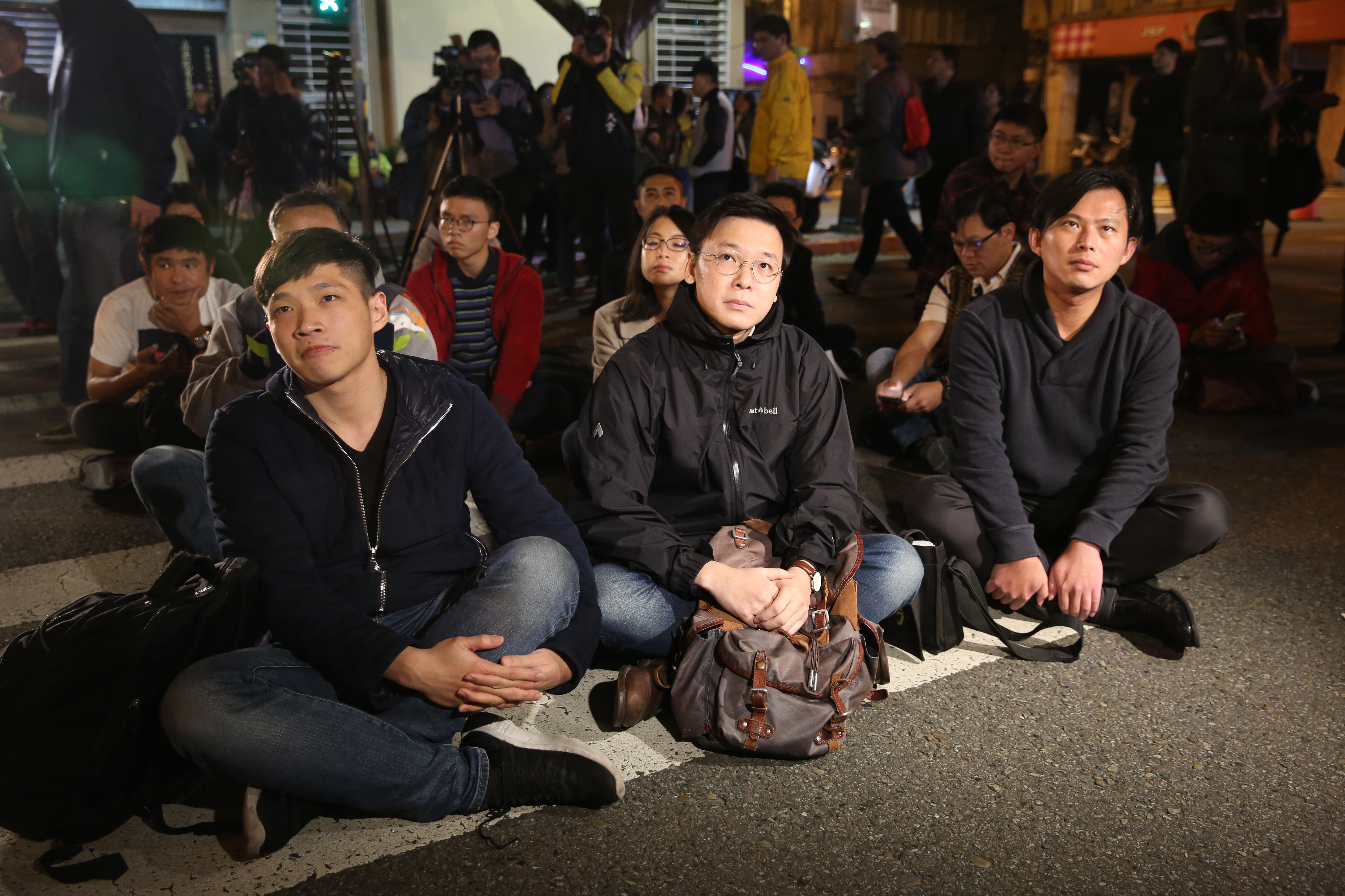 陳為廷（左）、林飛帆（中）、黃國昌（右）是太陽花學運緊密戰友，如今各有不同政治選擇。