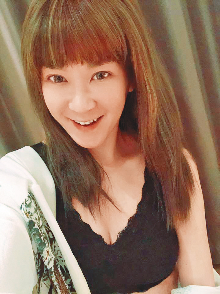 陸元琪離婚後為了養小孩加上背房貸，經營代購還積極參與綜藝節目賺錢。（翻攝陸元琪臉書）