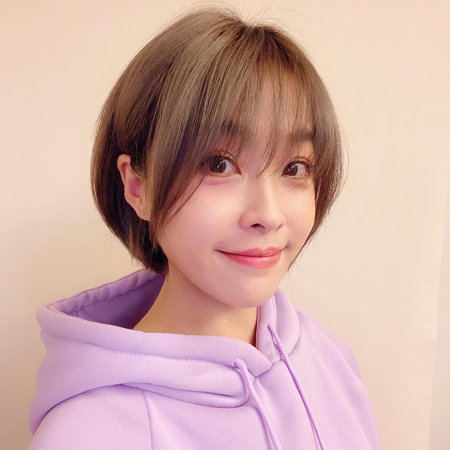 小嫻因天生沒子宮無法懷孕，導致和何守正的婚姻失敗收場。（翻攝小嫻臉書）