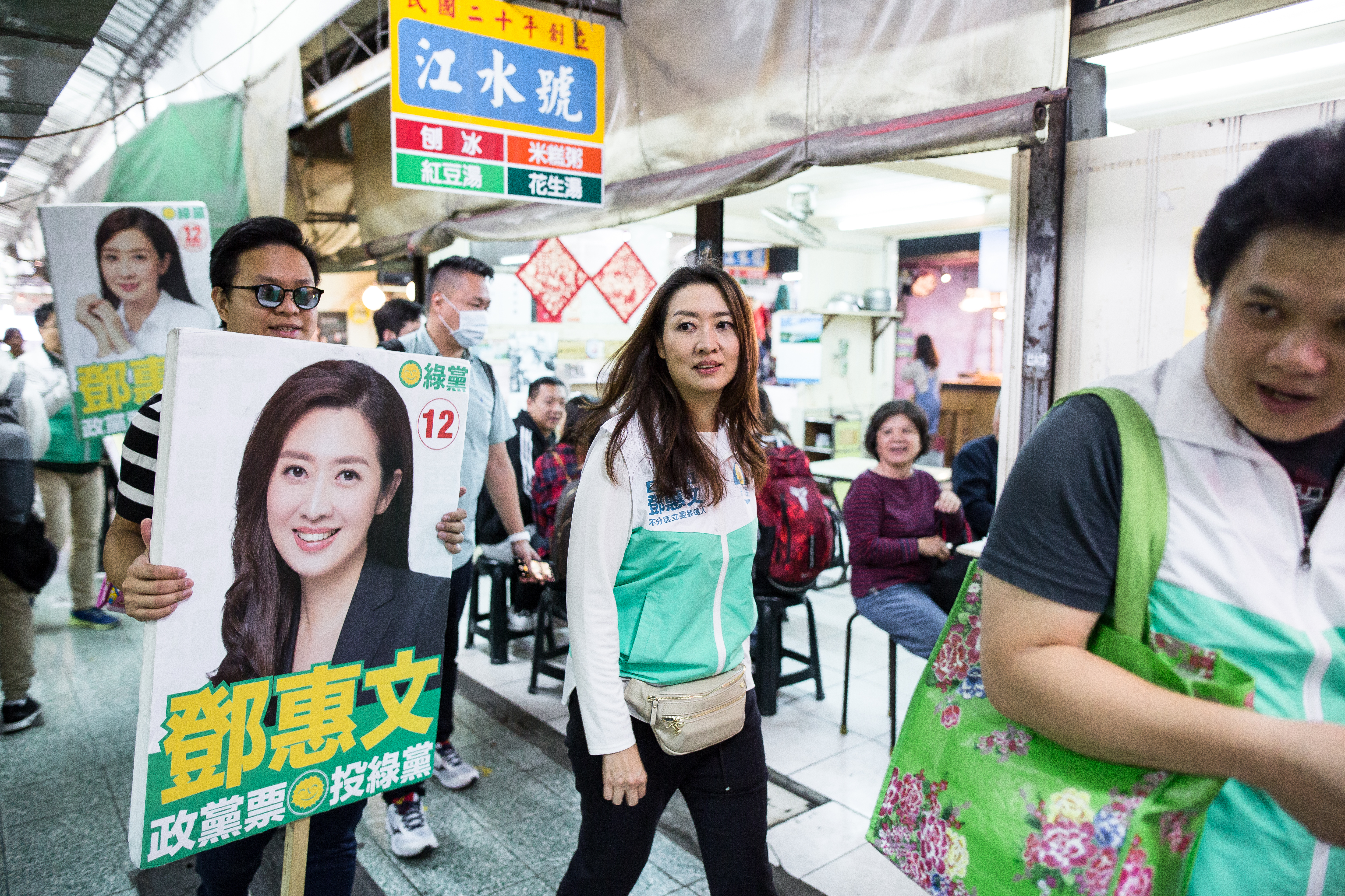 鄧惠文自承四年前就想出來參選，但因當時女兒尚未離母乳，她於是決定不選。