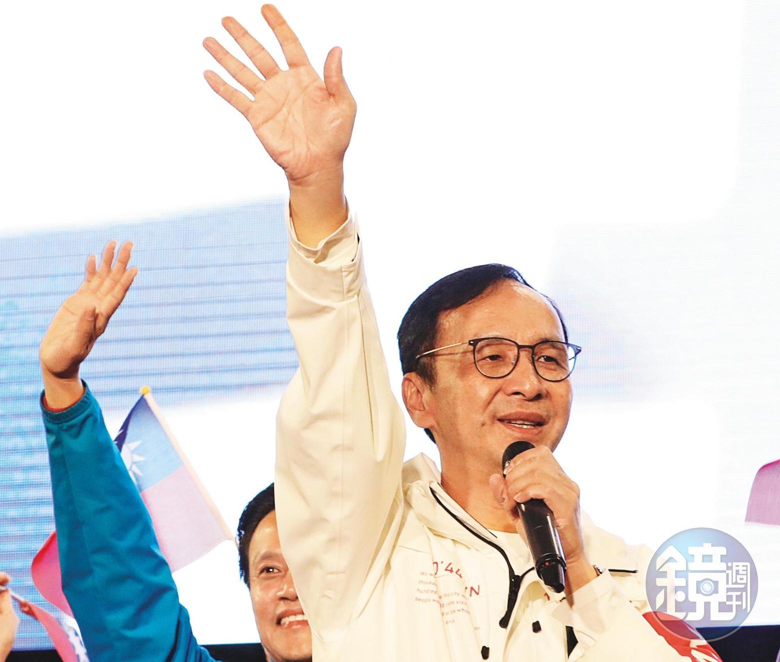 朱立倫接下韓國瑜全國競總主委後,不僅協調地方整合,也擔起母雞角色,儼然已是實質黨主席。