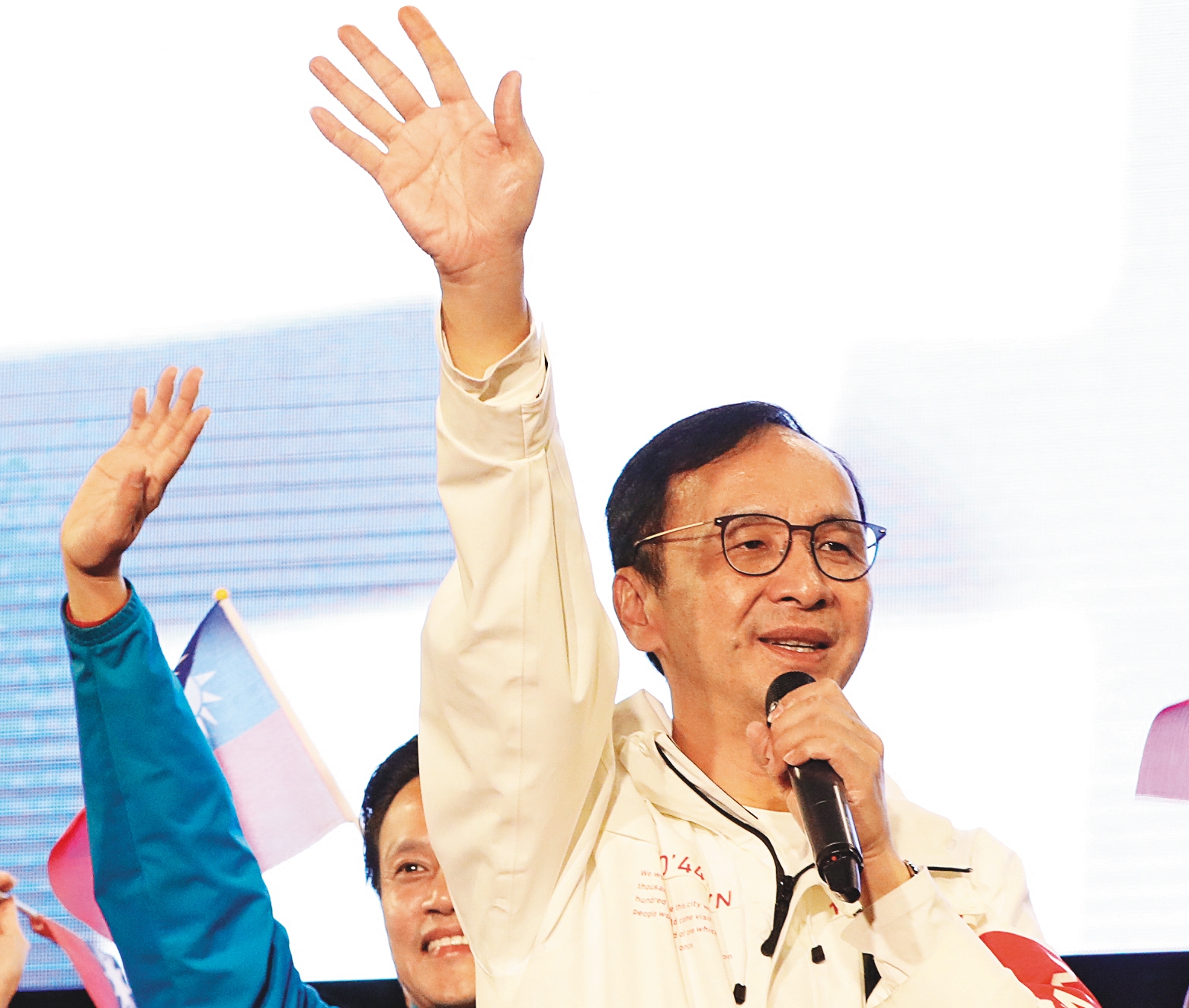 朱立倫接下韓國瑜全國競總主委後，不僅協調地方整合，也擔起母雞角色，儼然已是實質黨主席。