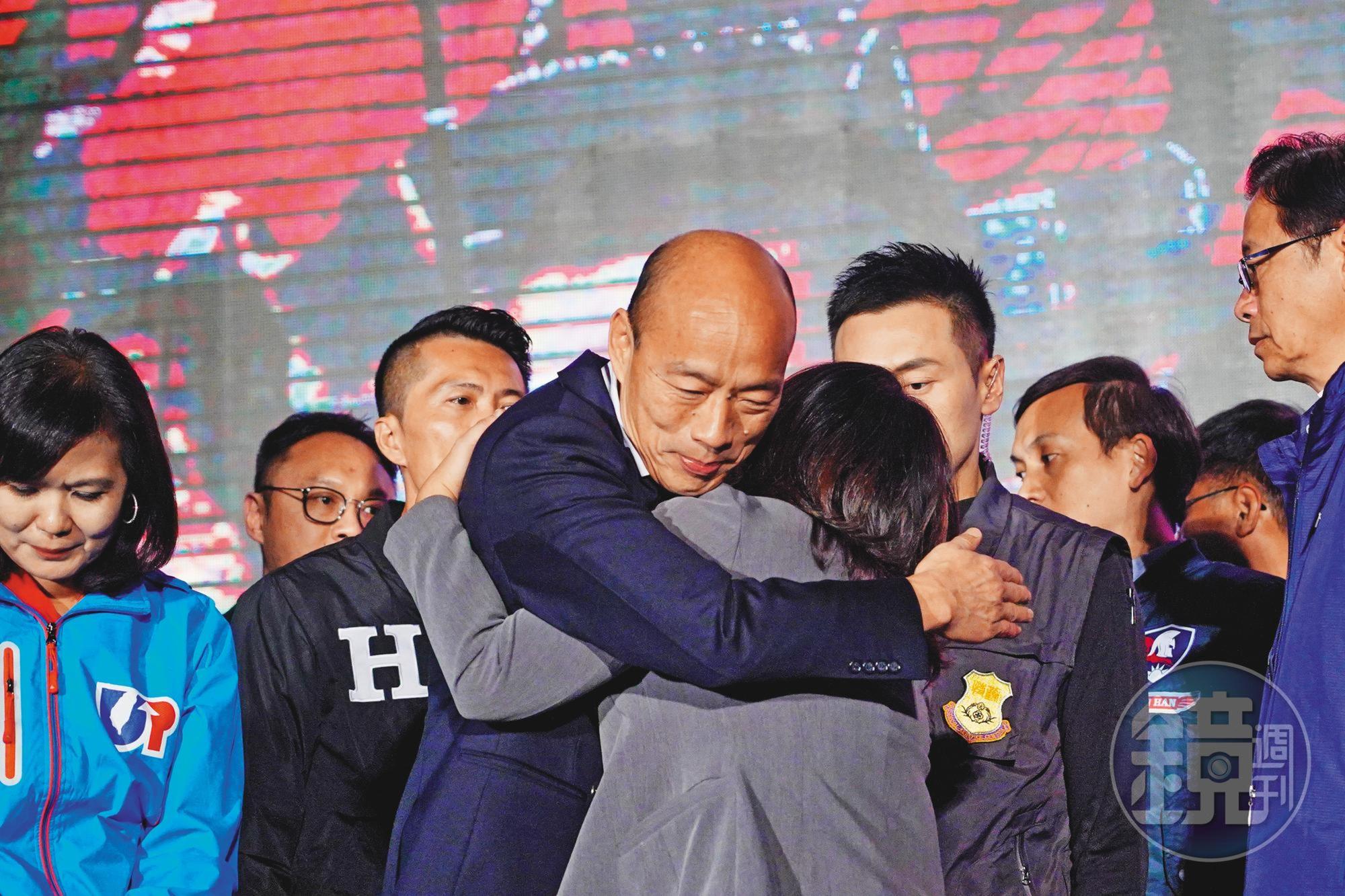 時隔1年,韓國瑜在本命區高雄慘跌28萬票,眼下首要任務是先回歸市政,並撫平罷免聲浪。