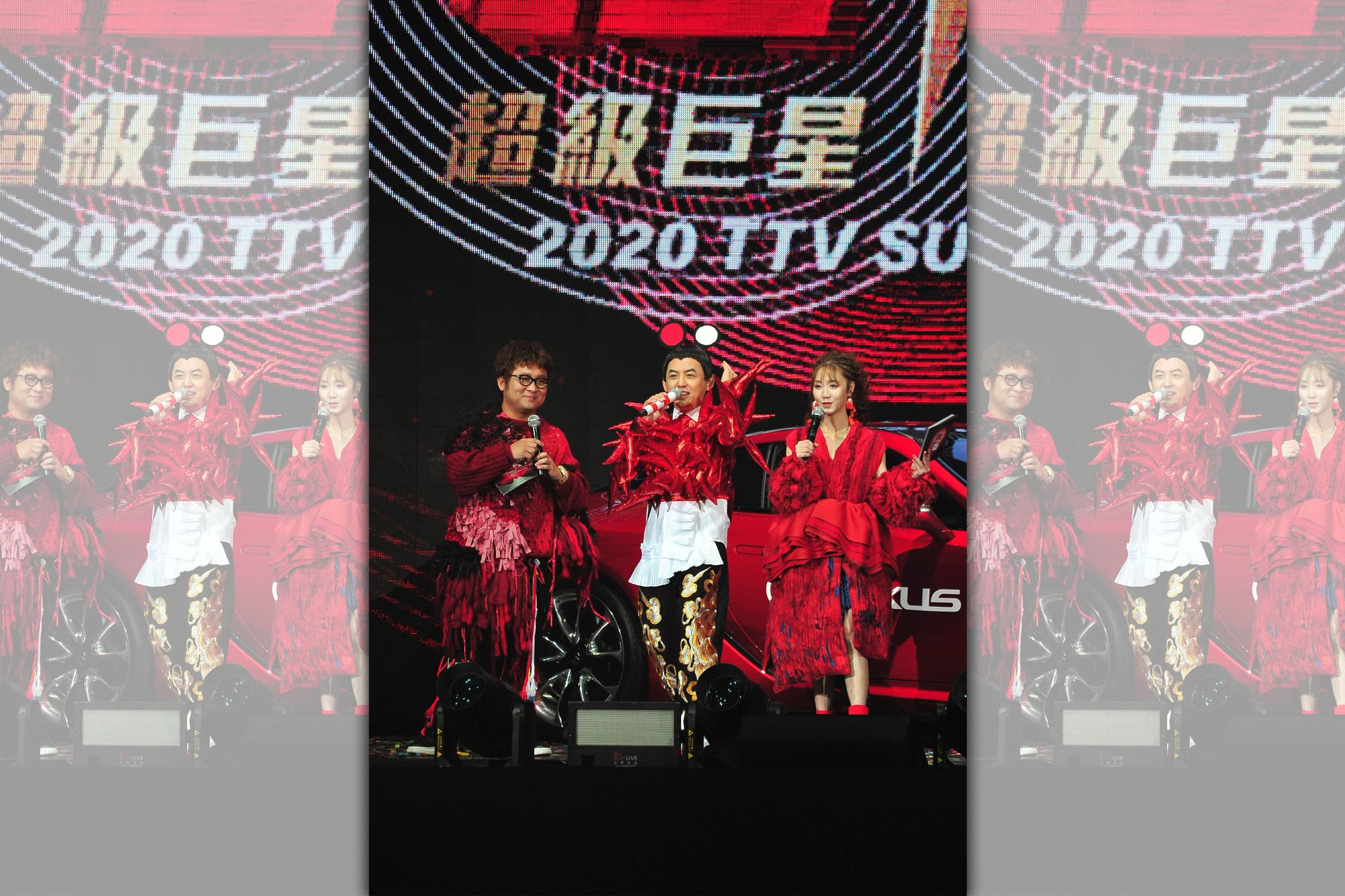 《紅白》總主持黃子佼率紅隊納豆、瑪麗與白隊王少偉、花花，展開對抗。（台視提供）
