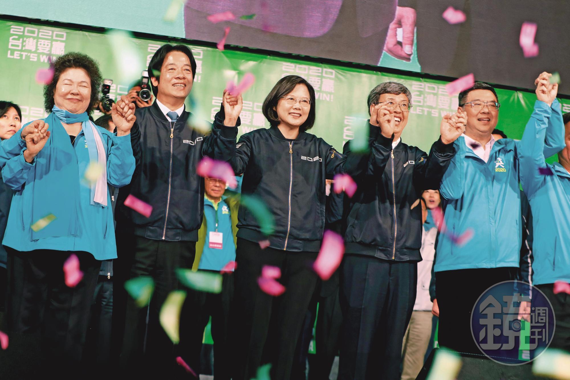 蔡英文獲817萬餘票成功連任，得票創下民選總統新紀錄。