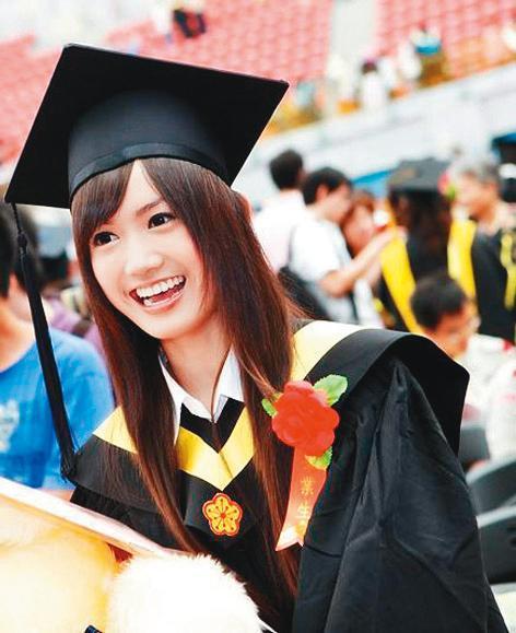 求學路上都是學霸,翁滋蔓也是當年「台大五姬」中混最好的。(TVBS提供)
