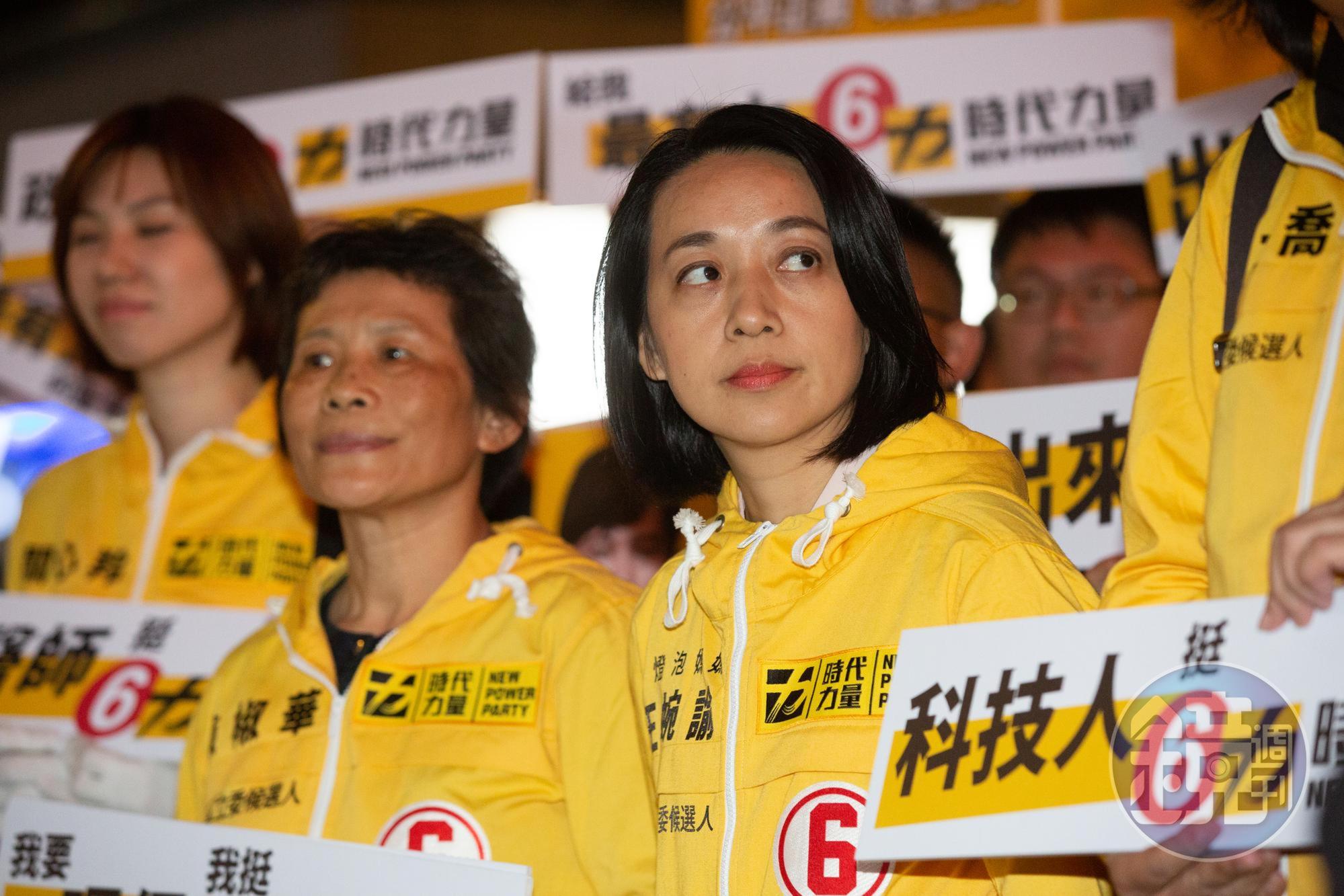 新當選的時代力量不分區立委、小燈泡的母親王婉諭，遭激憤網友恐嚇，決會提告。