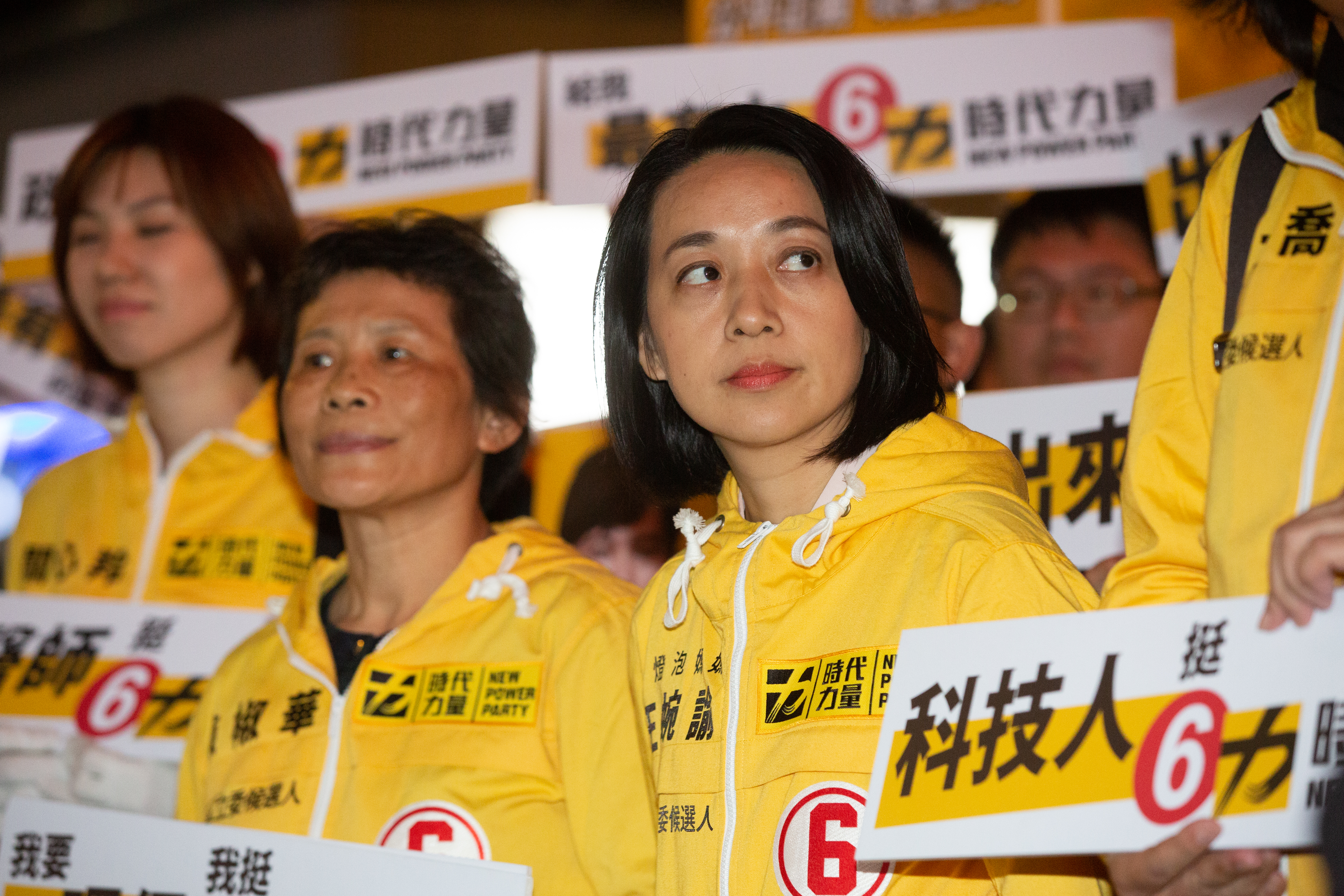 新當選的時代力量不分區立委、小燈泡的母親王婉諭，遭激憤網友恐嚇，決會提告。