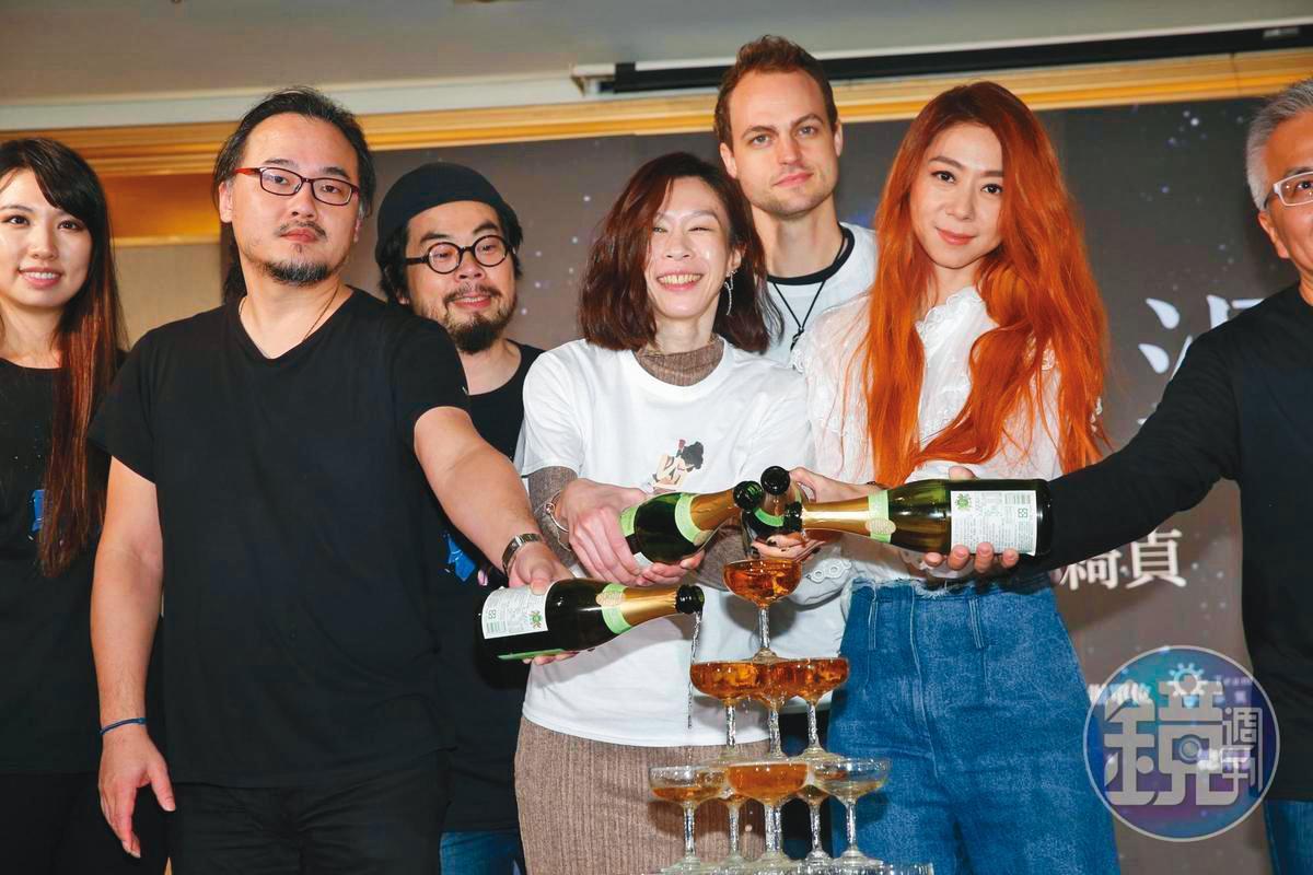 陳綺貞(右)如今「小三」的形象深植人心,但她否認是故意。(本刊資料照)