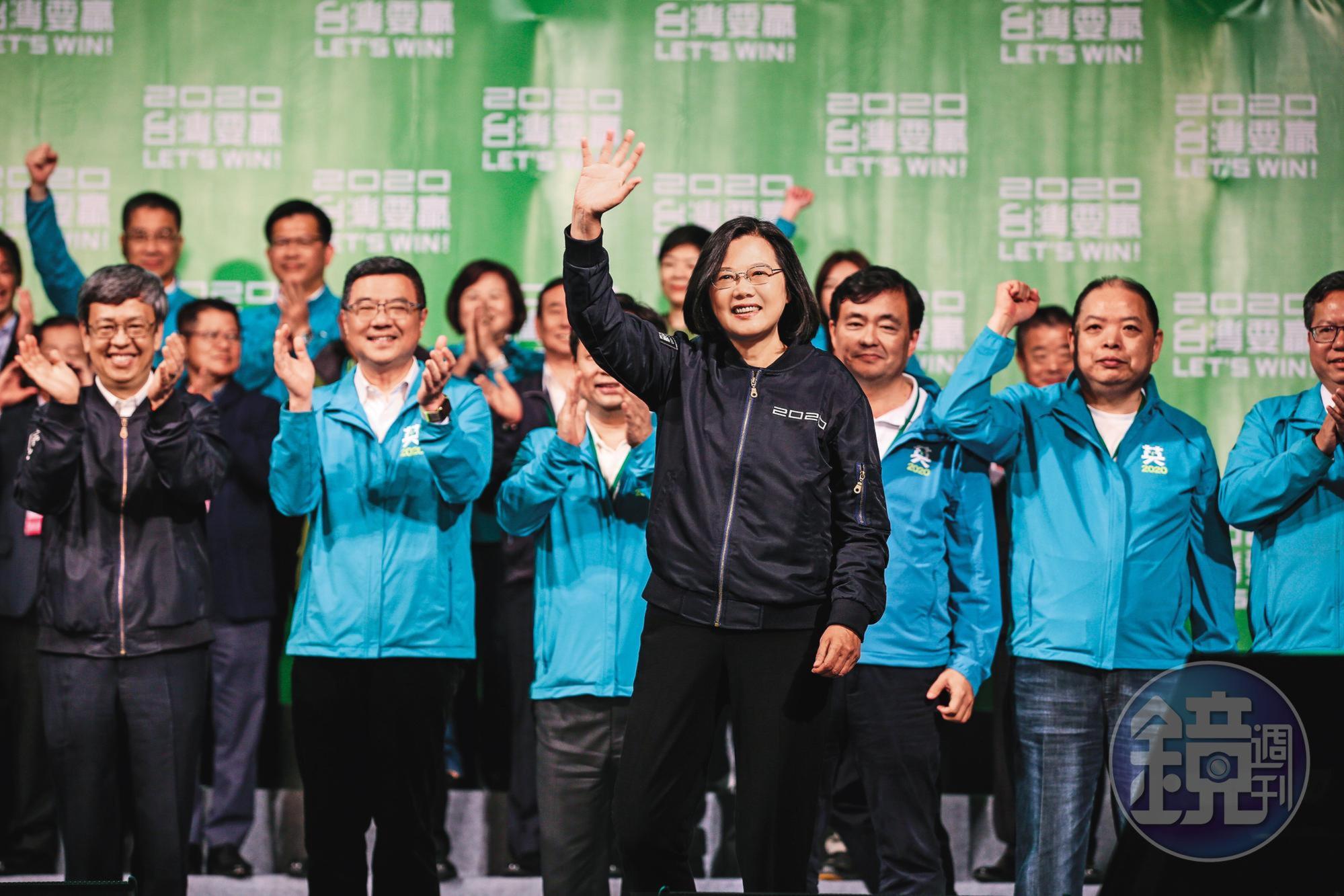 蔡英文創下中華民國直選總統以來最高票817萬231票，得票率57.1％順利連任。