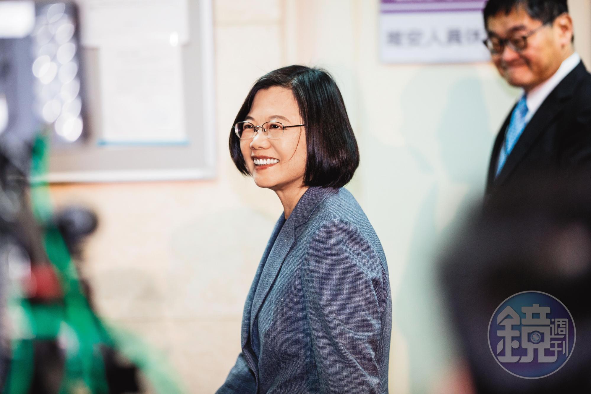 蔡英文在演說常以「台灣隊長」自稱,她在LINE帳號感謝選民支持,表示自己會「再辣4年」。