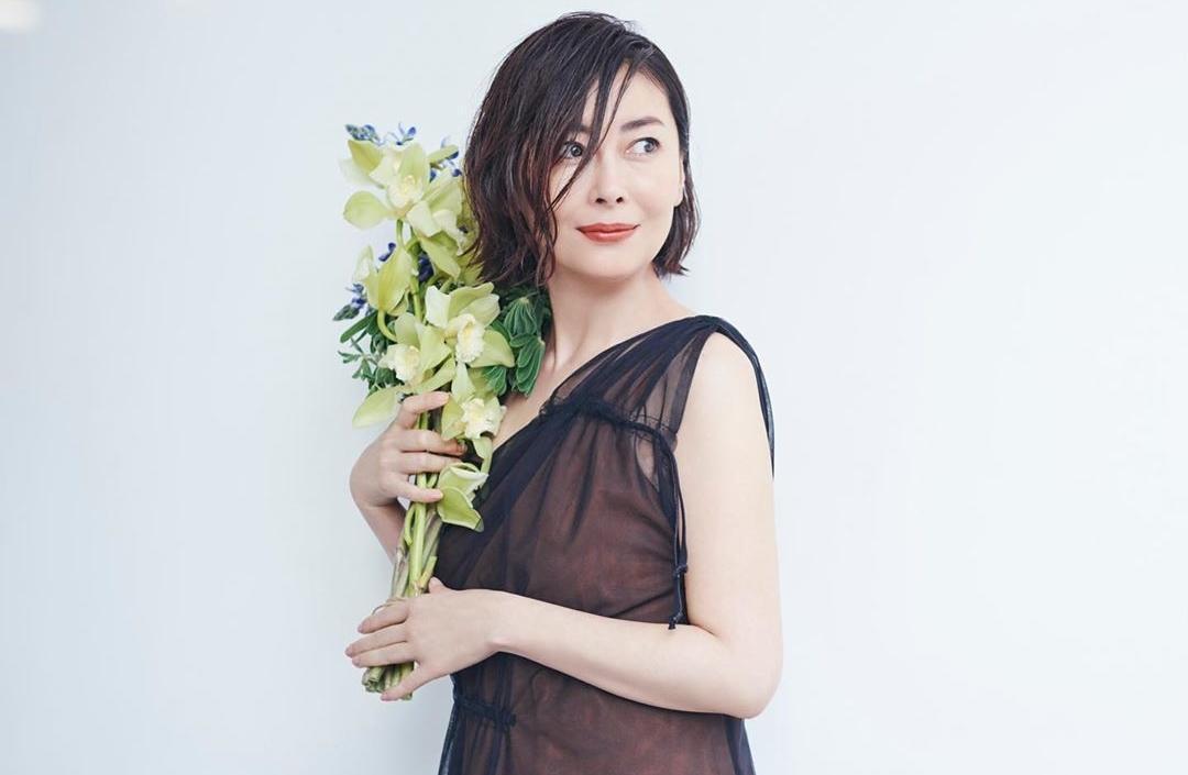 中山美穗過去空靈、優雅氣質形象與近日曝光的照片有些落差。(翻攝自中山美穗Instagram)