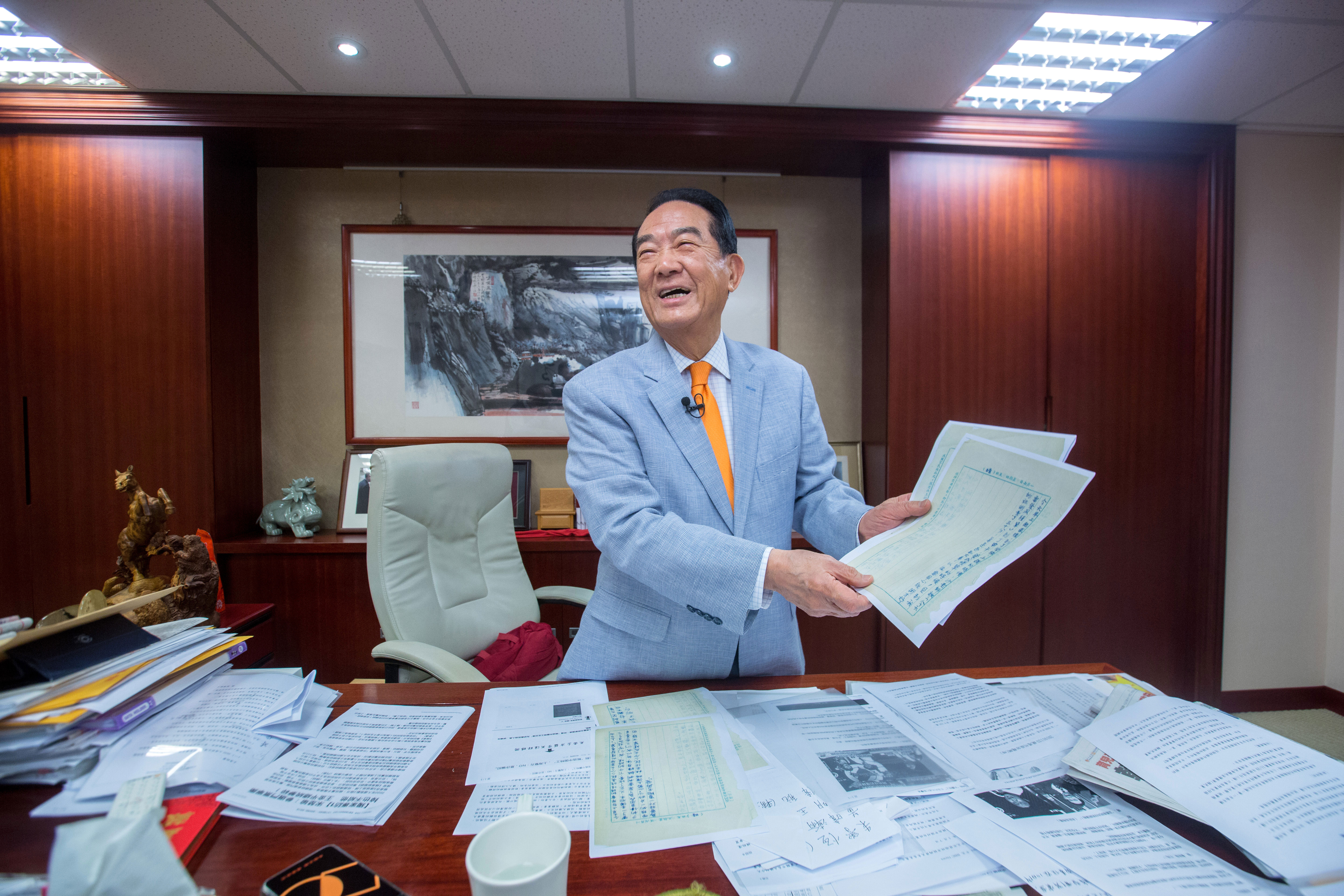 宋楚瑜是資料控，辦公室、家中書房不只堆滿書，還有滿滿的舊資料，從赴美留學的筆記到兒時日記他都留著。