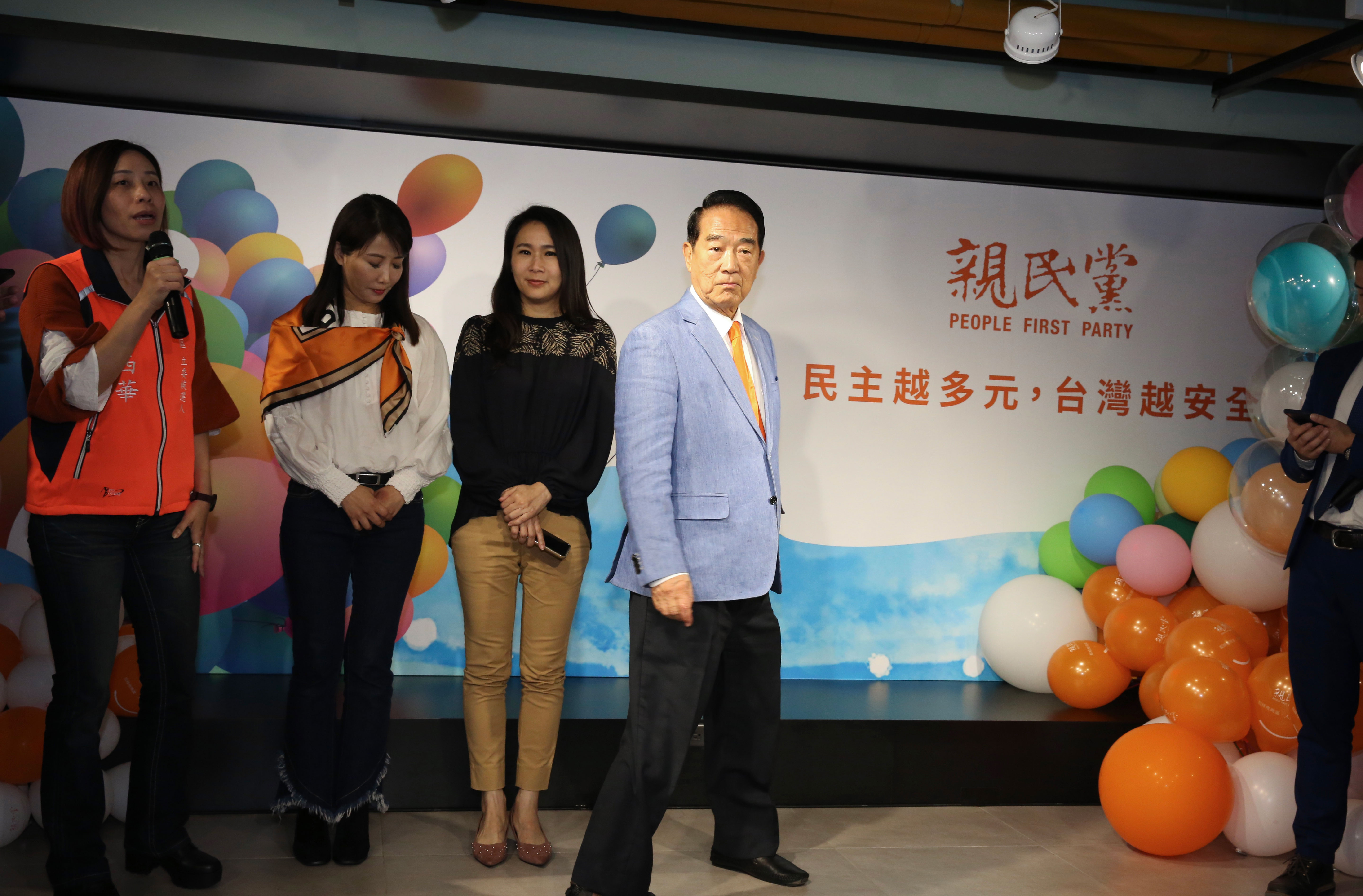 不只總統,此次親民黨立委選舉也全軍覆沒。事實上,自2008年立委改為單一選區兩票制後,小黨便極難在立院取得席次。