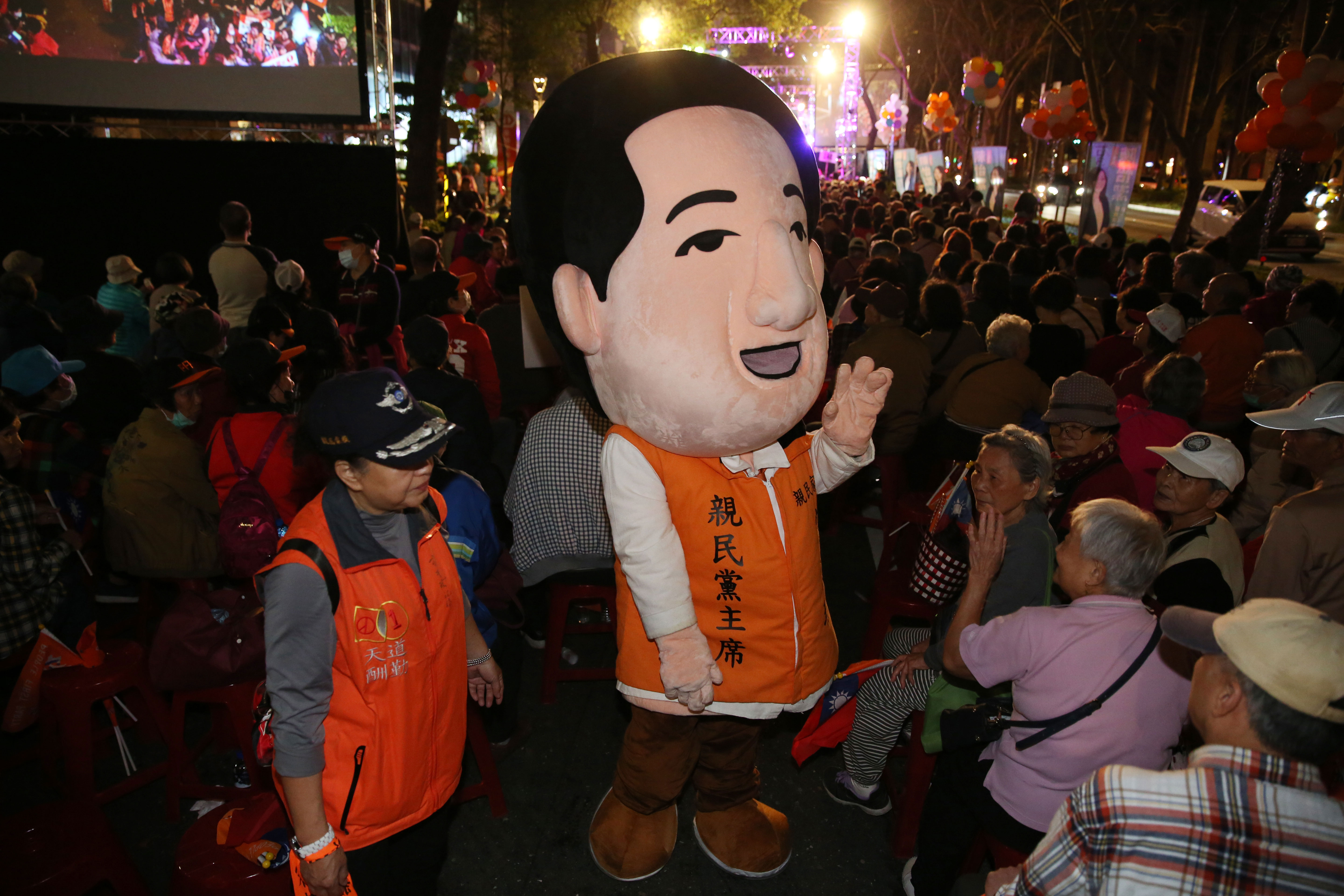 宋楚瑜、余湘的選前之夜。