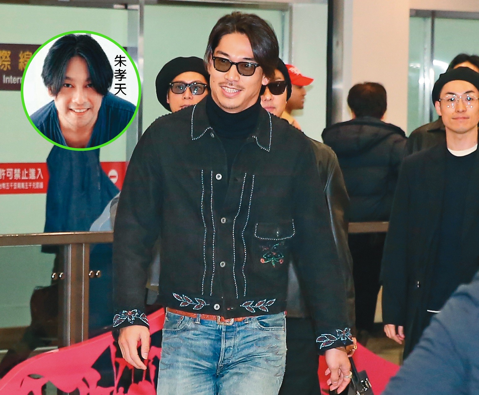 之前被説像那維勳的Akira，來台灣卻滿滿朱孝天的fu，而且媒體鏡頭都圍著他打轉。（小圖翻攝自朱孝天微博）