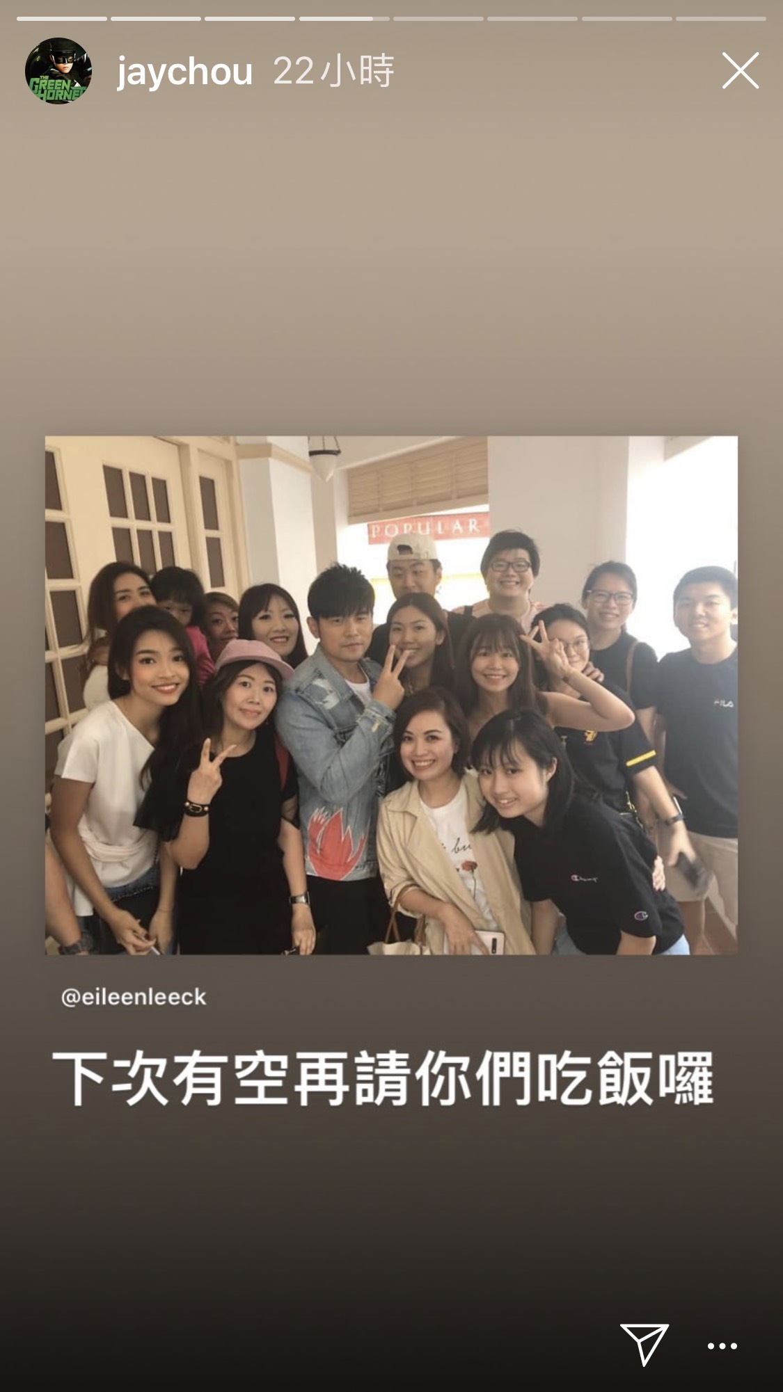 周杰倫寵粉無極限，不僅買單美食還大方與粉絲握手、合照。（翻攝自周杰倫IG）