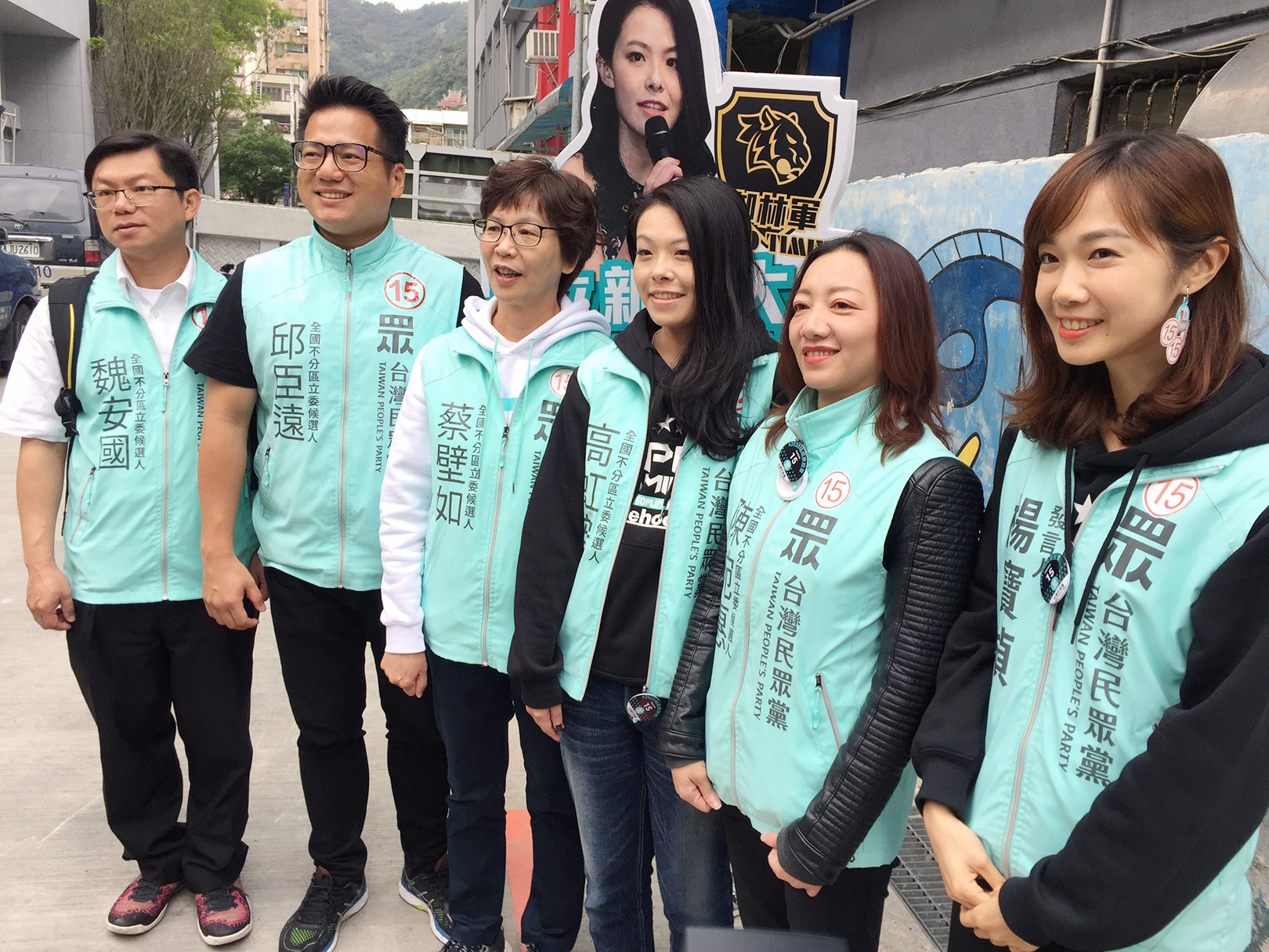 不只郭台銘開票夜密電柯文哲，蔡壁如透露，當晚高虹安都有用LINE傳達郭董的訊息。（民眾黨提供）