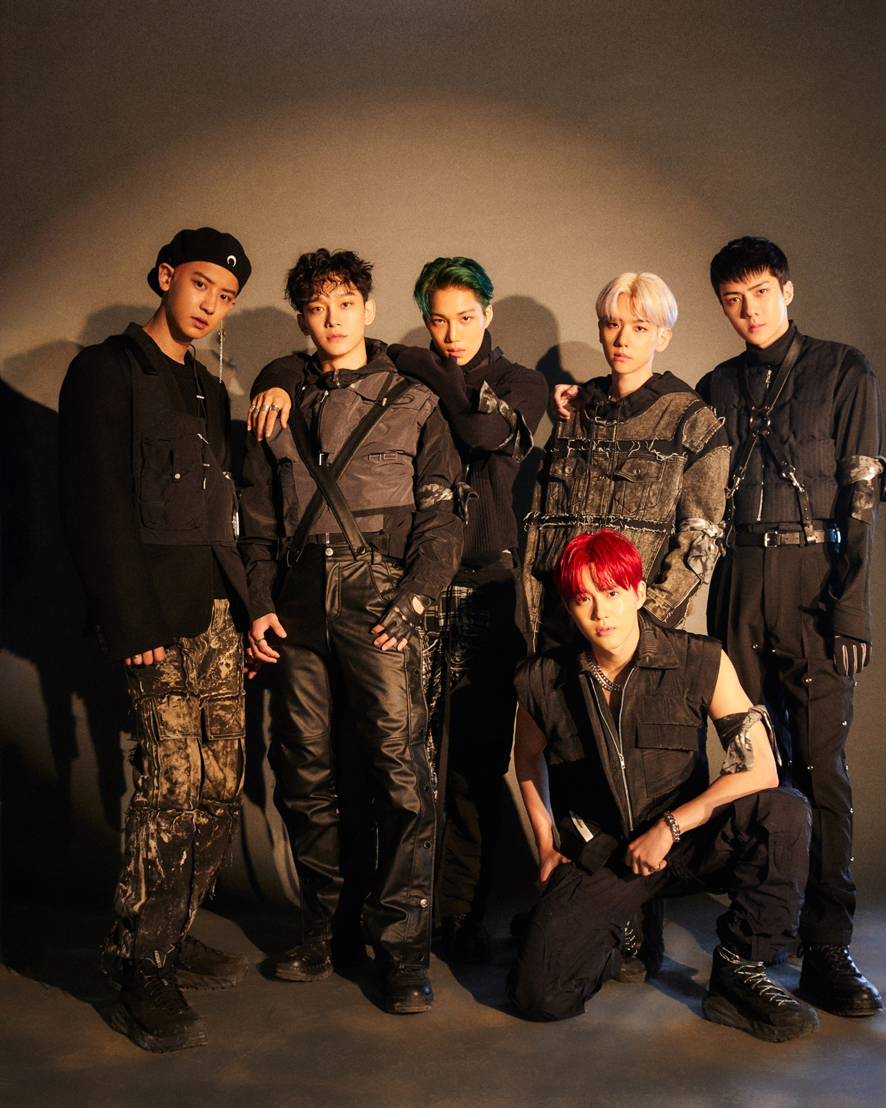 EXO出道8年，CHEN（左二）成為首位人夫。（avex Taiwan提供）