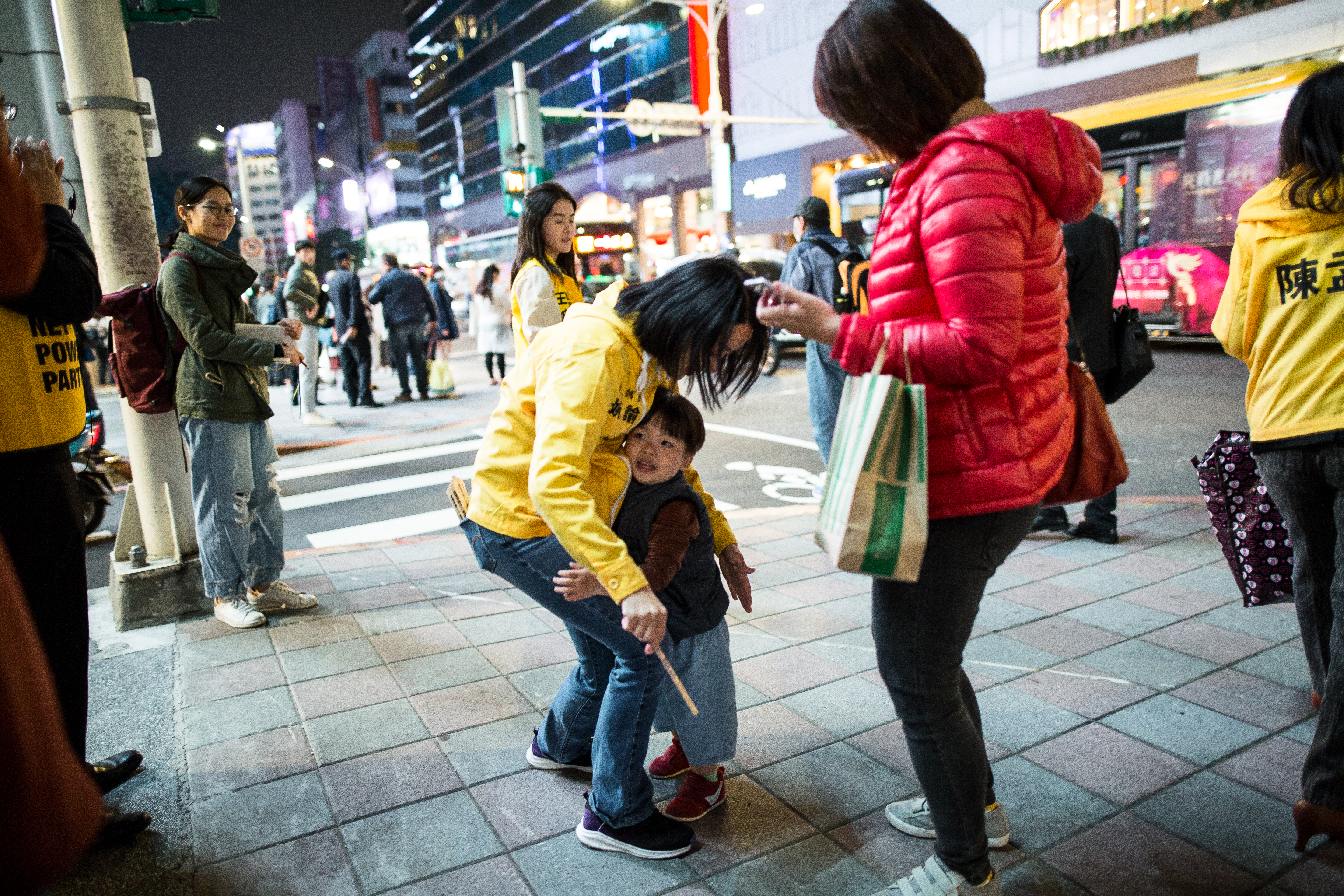 【攝影筆記】小燈泡媽王婉諭一個擁抱　勝過千言萬語