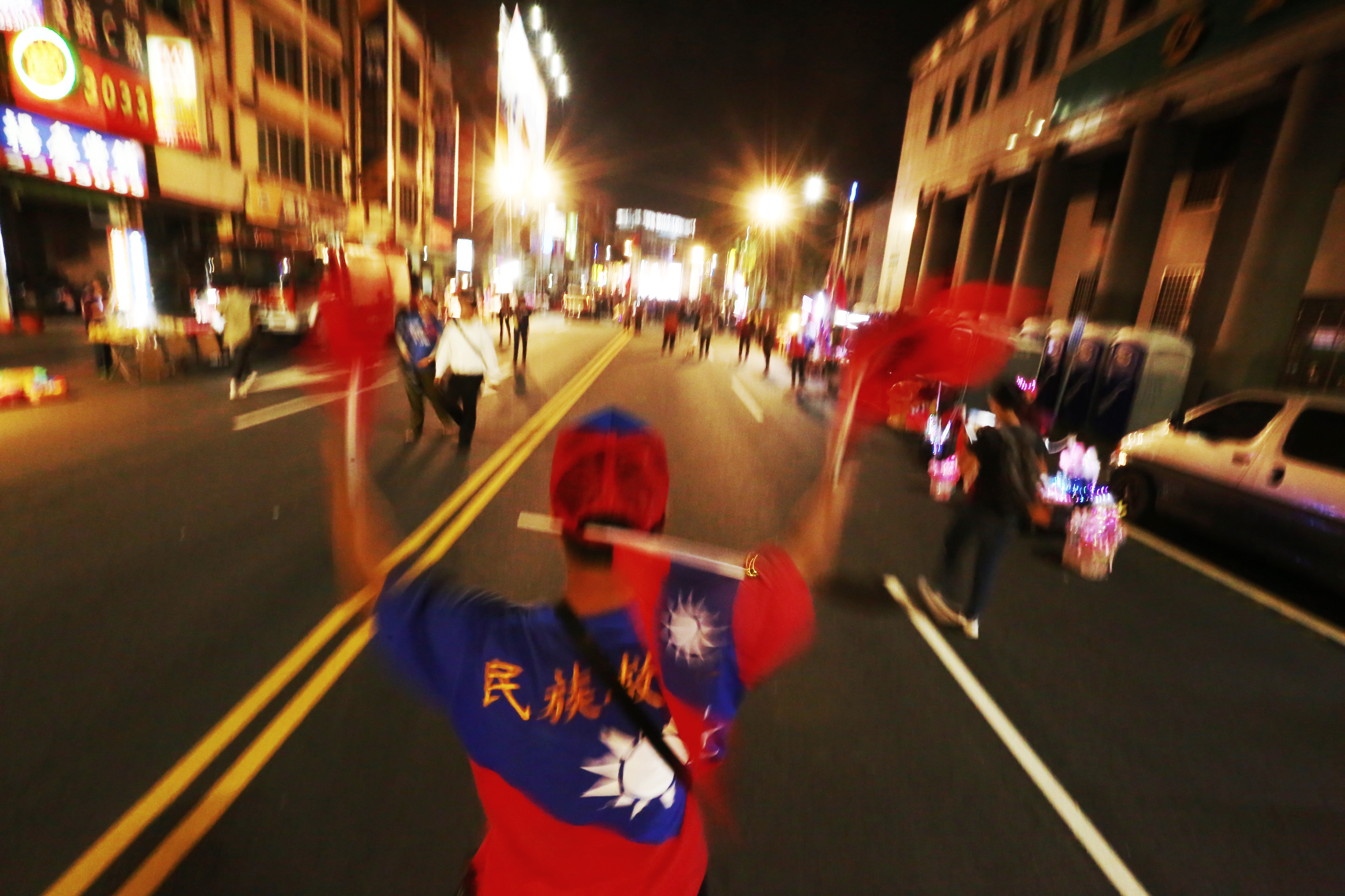 蔡英文創下817萬歷史高票擔任下一屆總統，卻也引發不少藍營支持者不滿，甚至質疑作票。（本刊資料照）