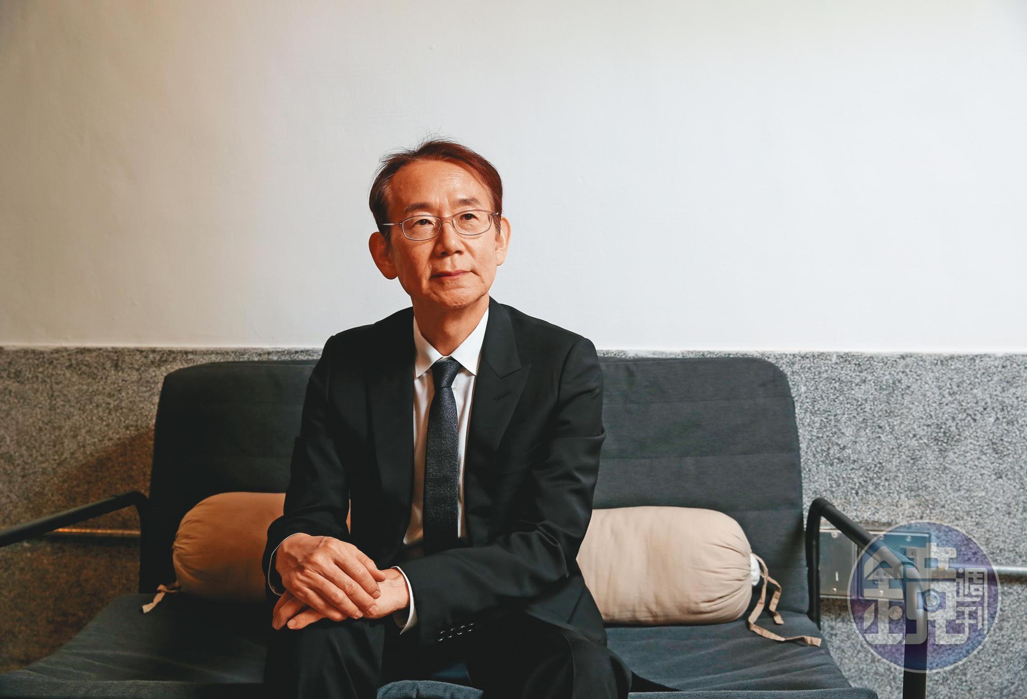 周防正行首次執導他人的劇本，要求自己不能任意修改內容，目的是讓編、導分工確實。