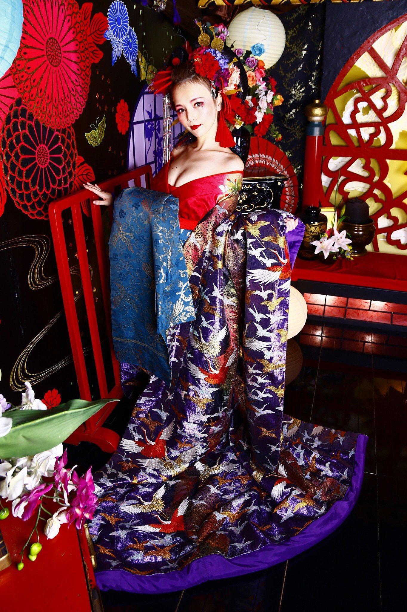 廣瀨里緒菜今年滿20歲,穿上和服迎接成人式。(翻攝自廣瀨里緒菜推特)