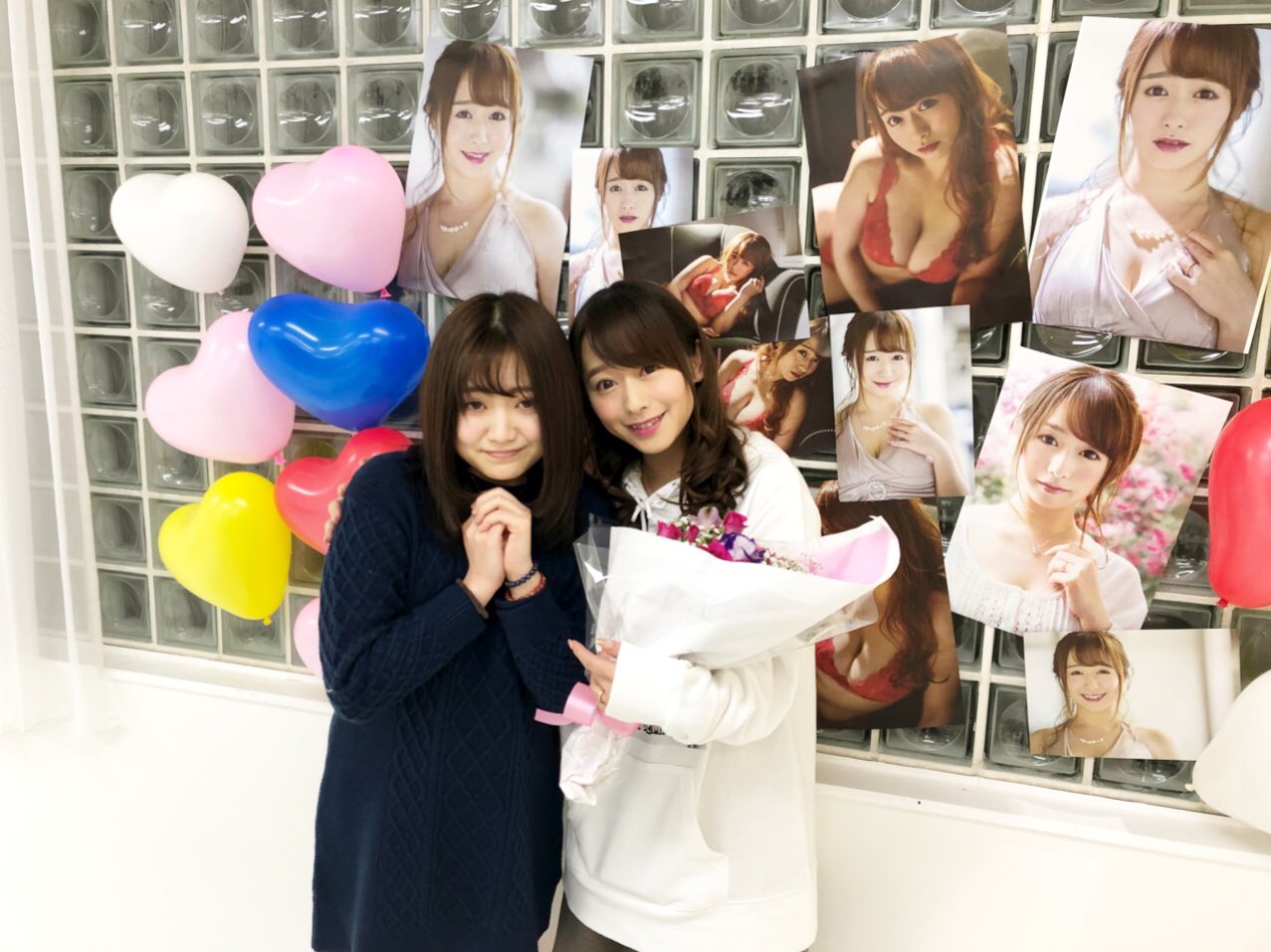 詩月圓特別去獻花給前輩白石茉莉奈。（翻攝自sodcreate推特）