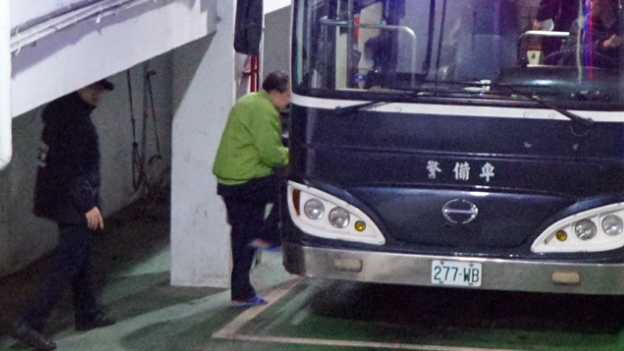 前太平洋電纜董事長孫道存獲准3,000萬交保，但他籌不出錢，步上囚車回看守所暫押。