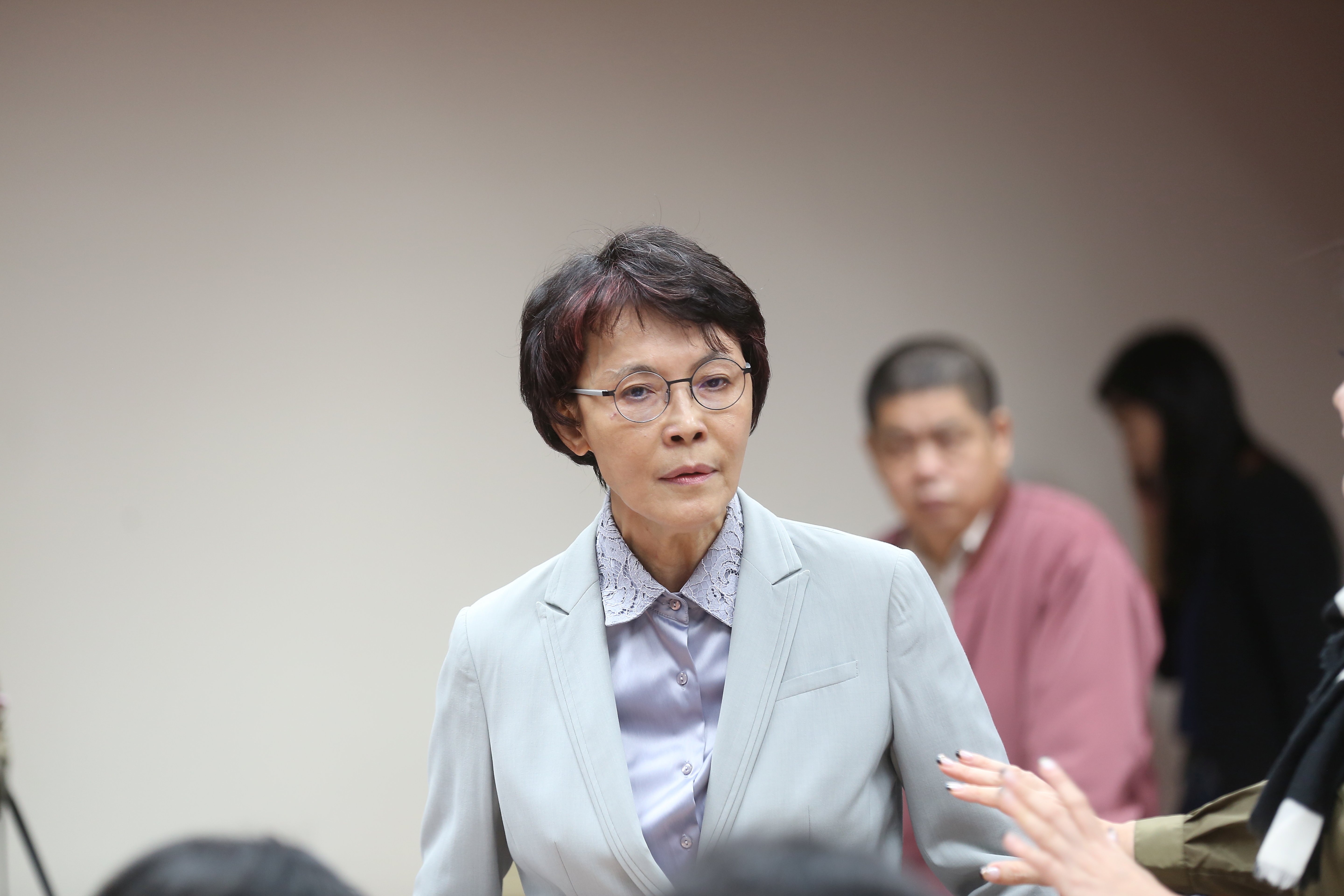 黃昭順響應青壯派改革訴求，發表聲明辭去中常委，同時宣布不再參選黨職選舉。