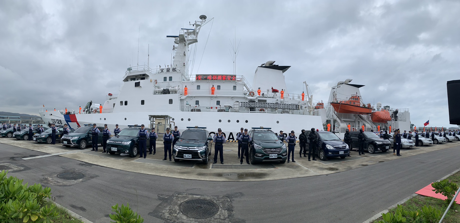 海巡署動員海巡艦艇、無人機、人車進行威力掃蕩。（海巡署提供）