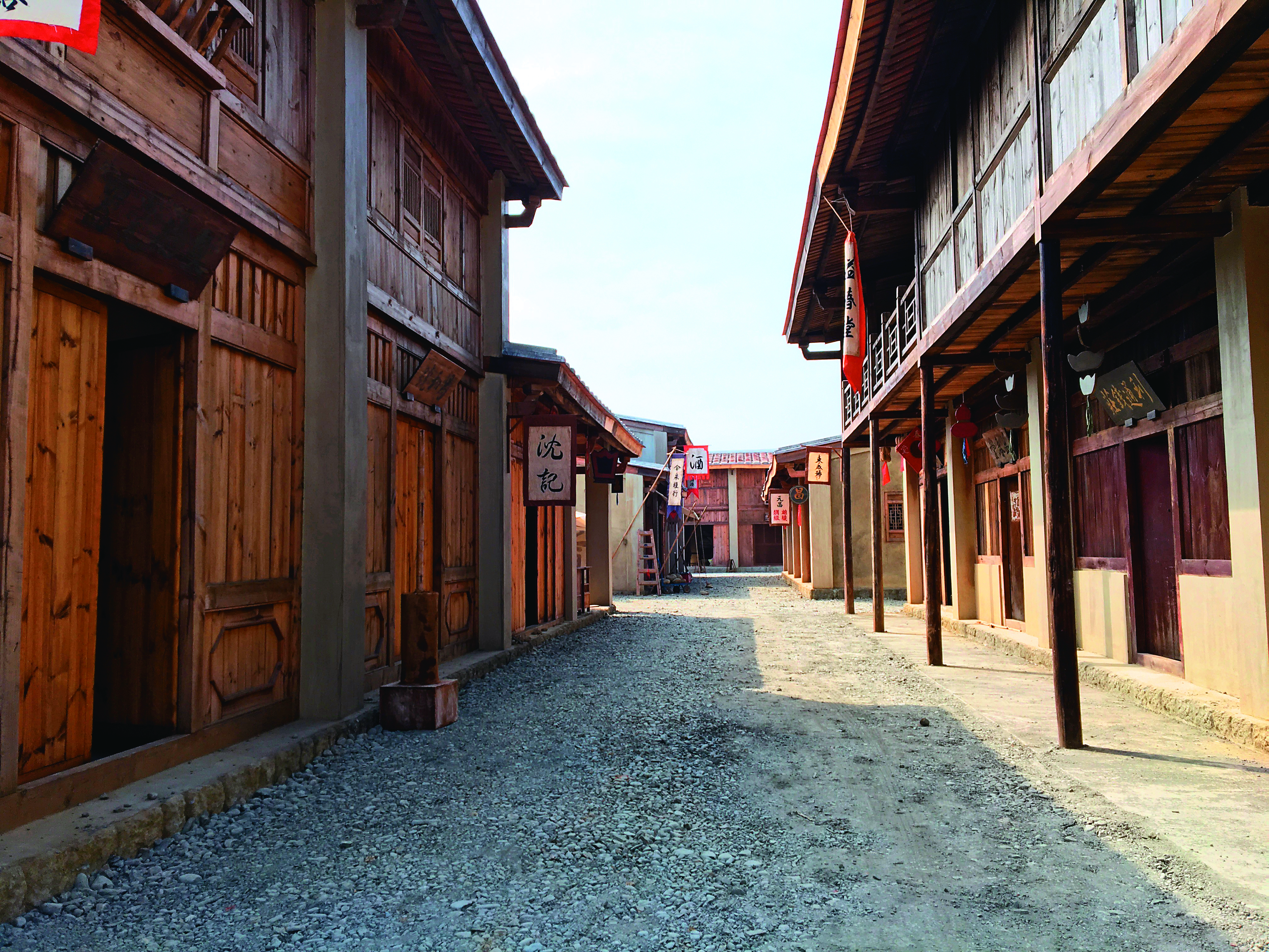 公視新戲《傀儡花》是園區內第一個進駐搭景、拍片的劇組。（臺南市文化資產管理處提供）