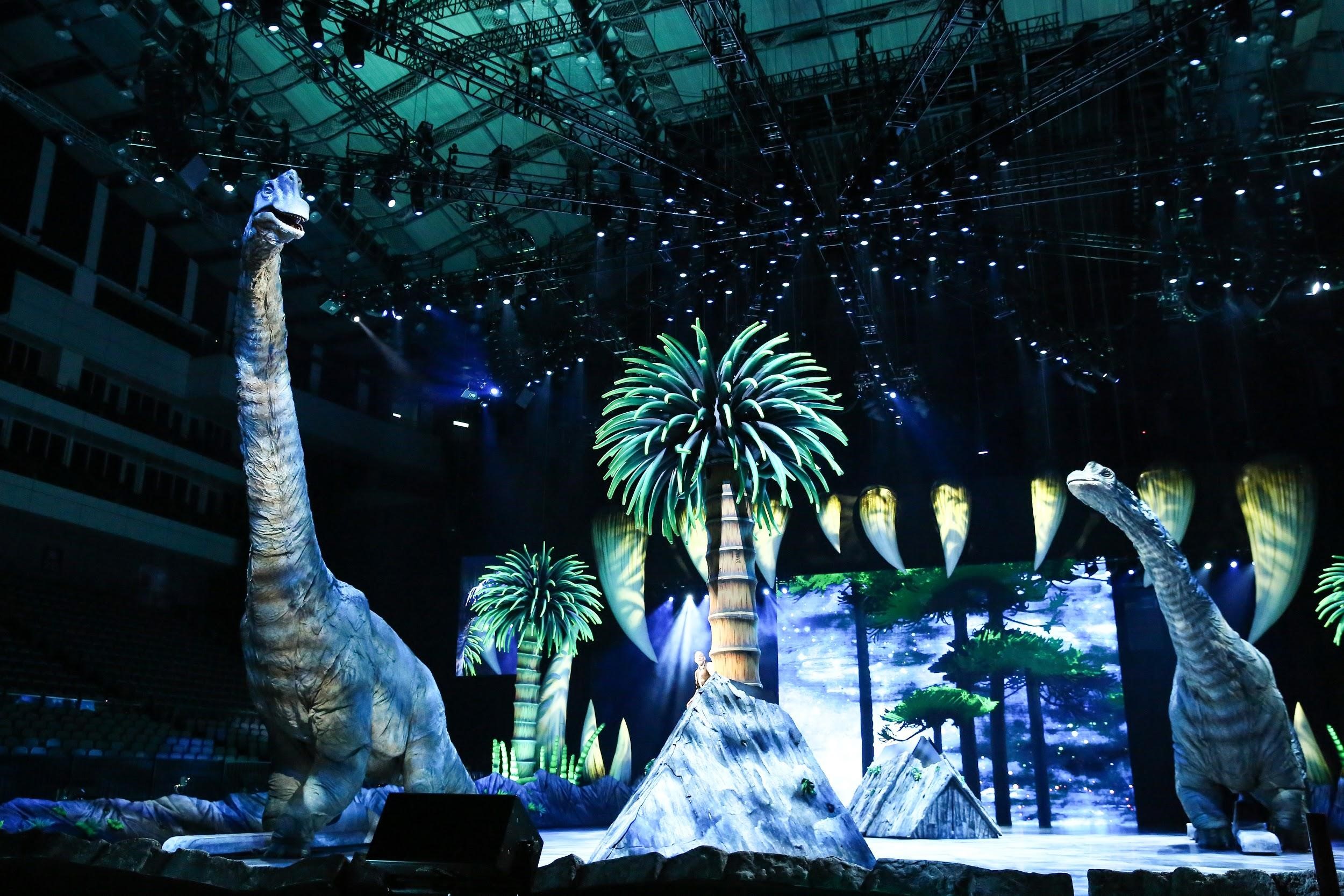 《與恐龍共舞》實境秀製作精細，平均單隻恐龍造價約百萬美金。