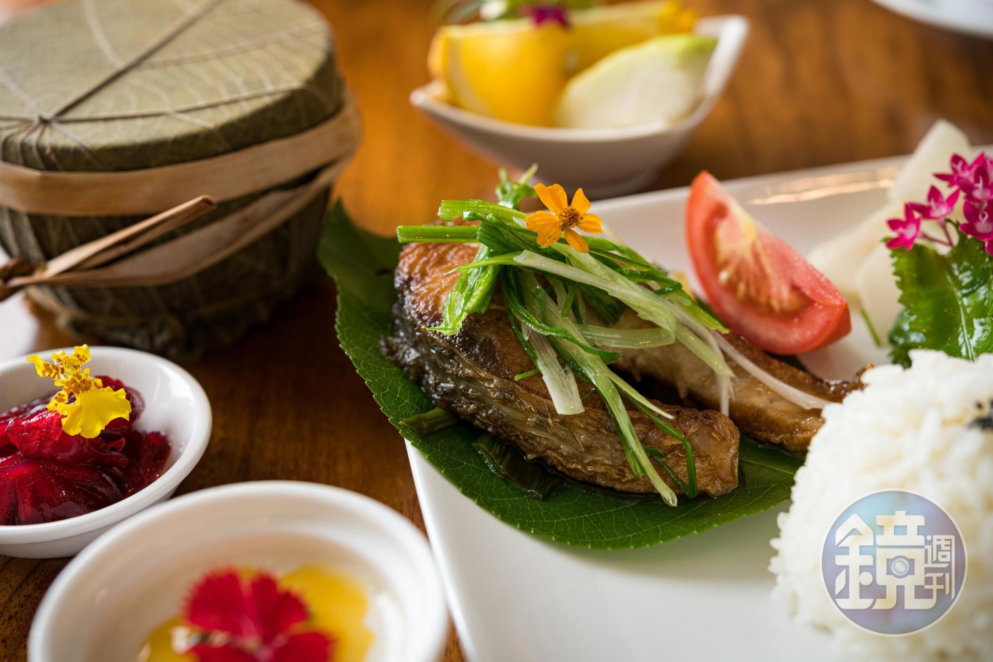 烏魚肉甘甜，佐上芳香萬壽菊小花品嘗。（晚餐套餐350元／人，須入住才可訂餐）